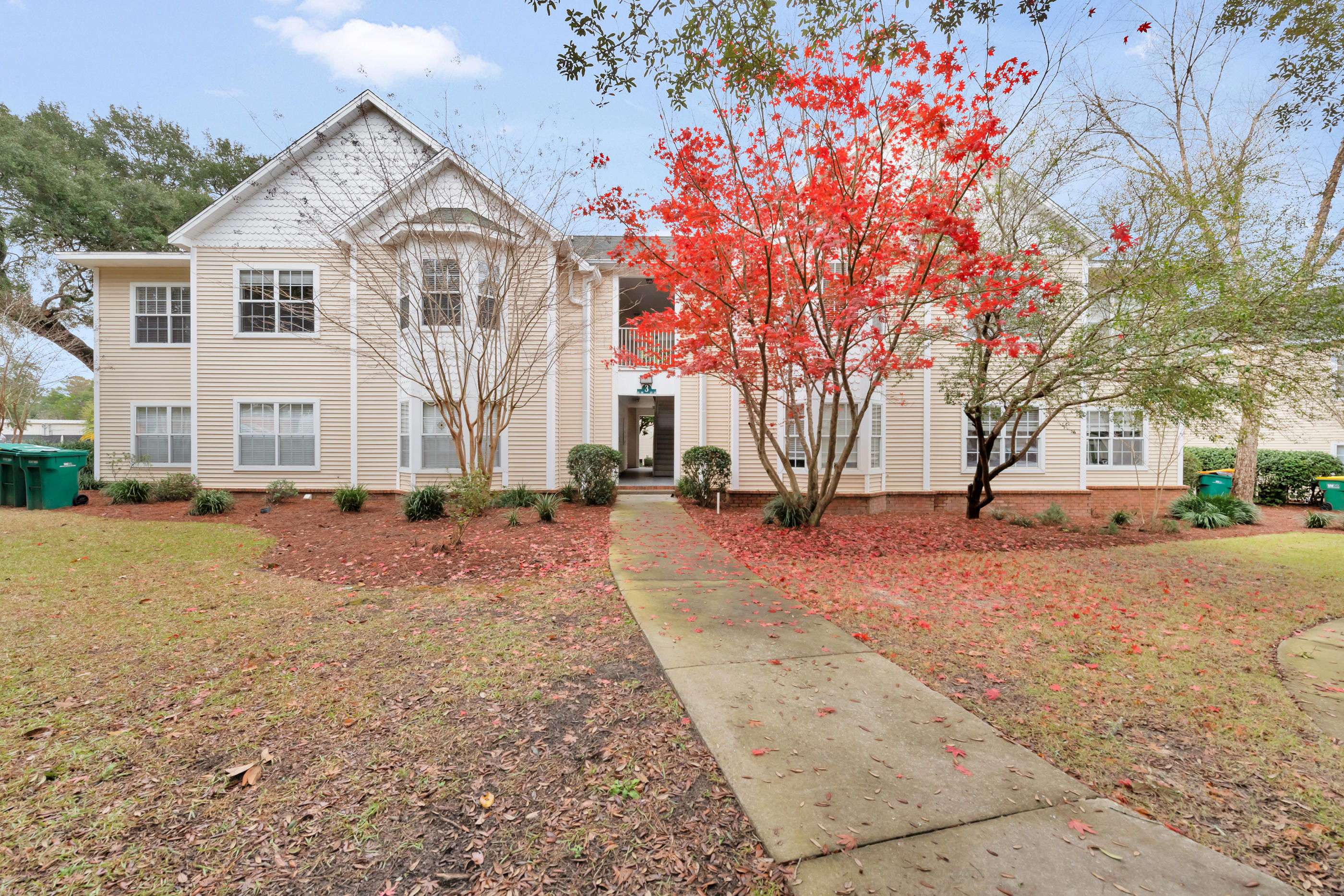 THE OAKS AT NICEVILLE - Residential Lease