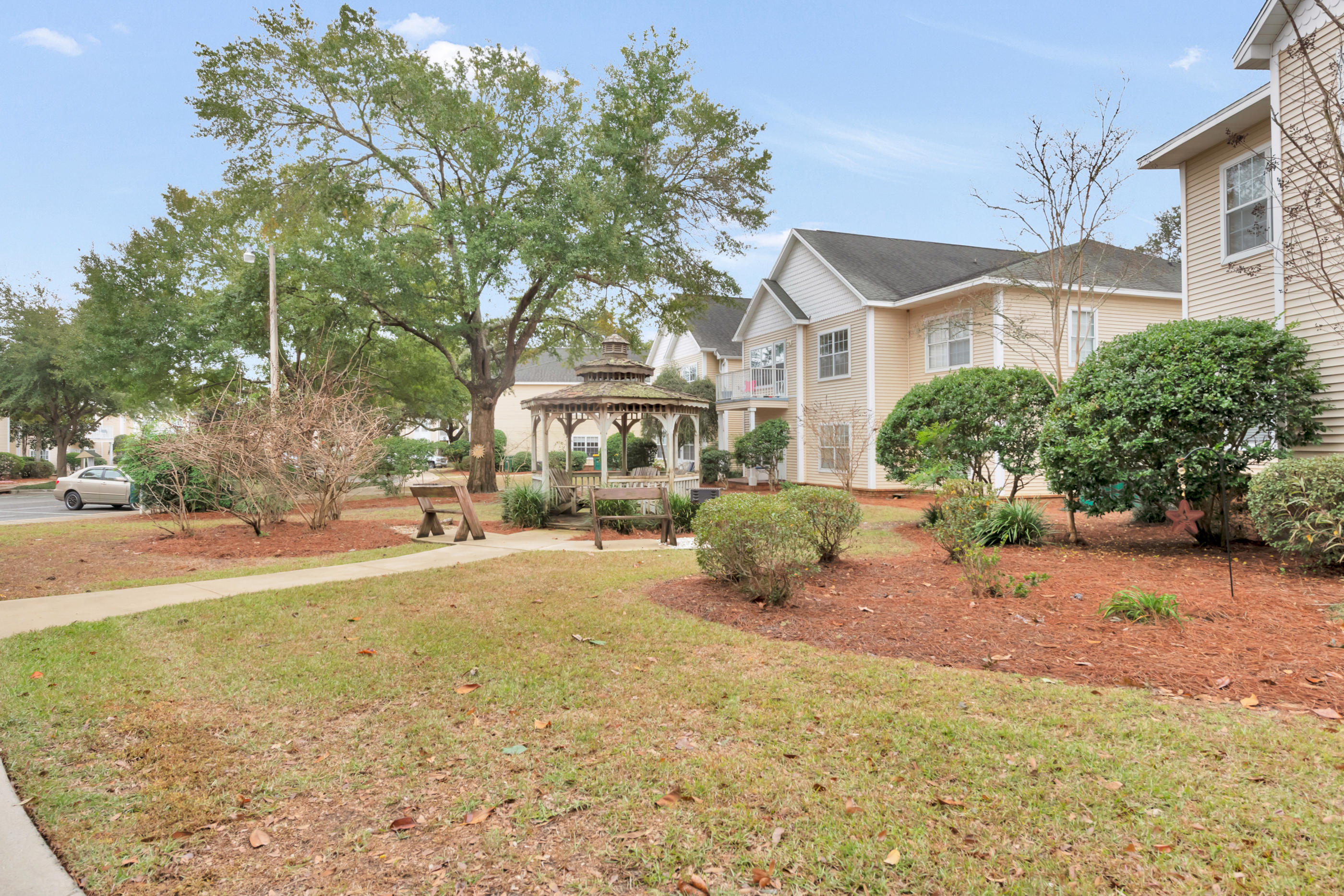 THE OAKS AT NICEVILLE - Residential Lease