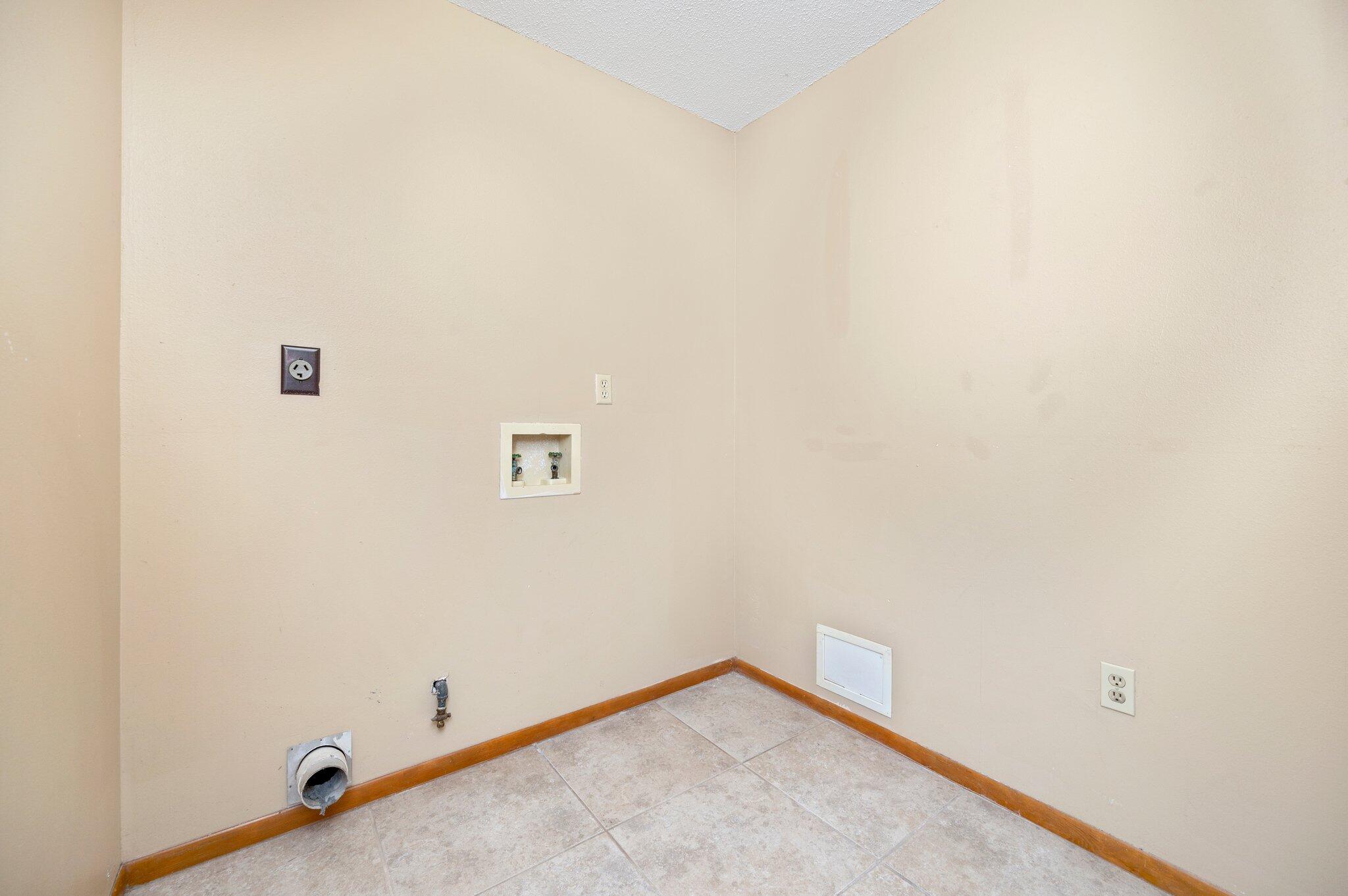 CANTERBURY WOODS 1ST ADDN - Residential