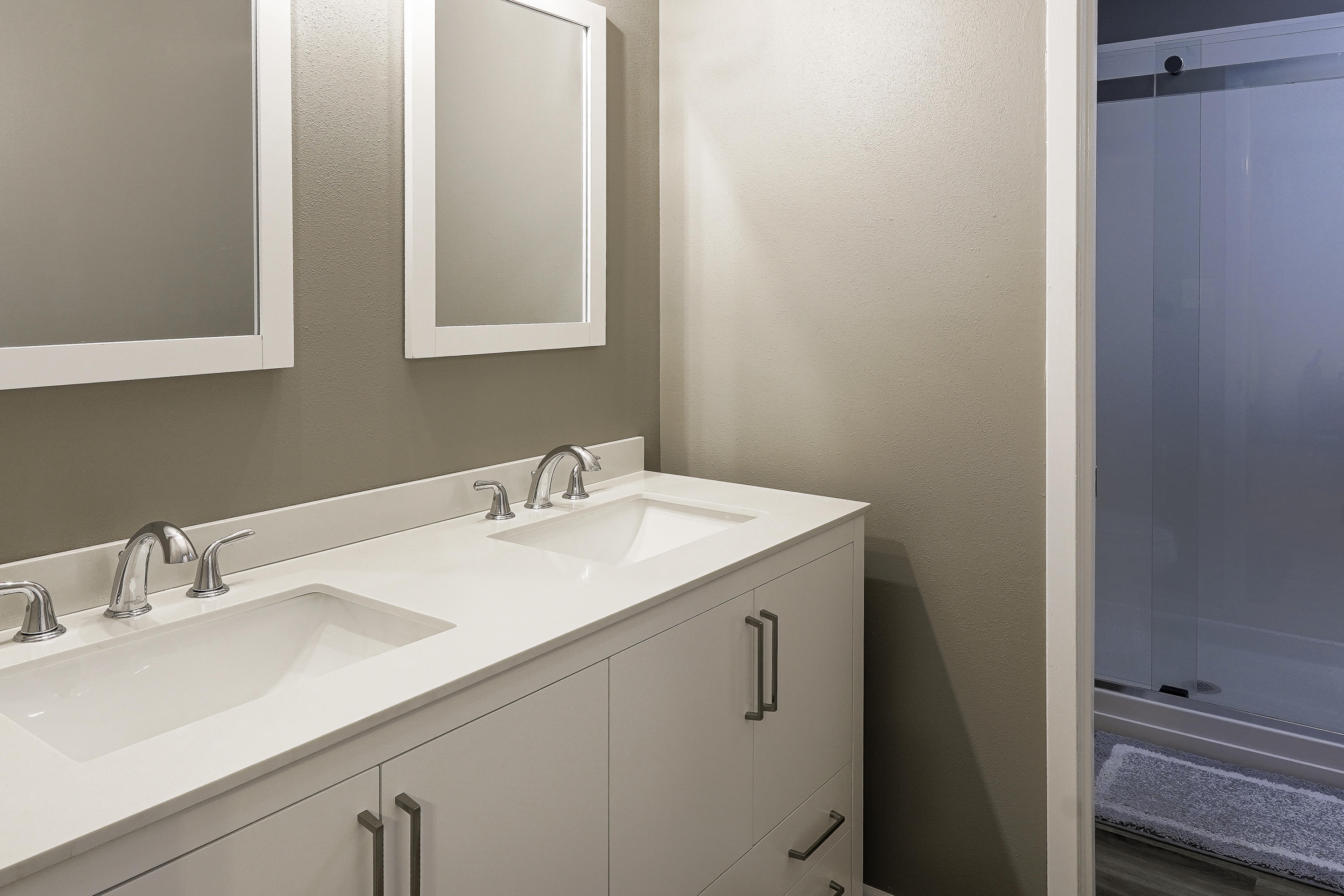 WHISPERING OAKS - Residential