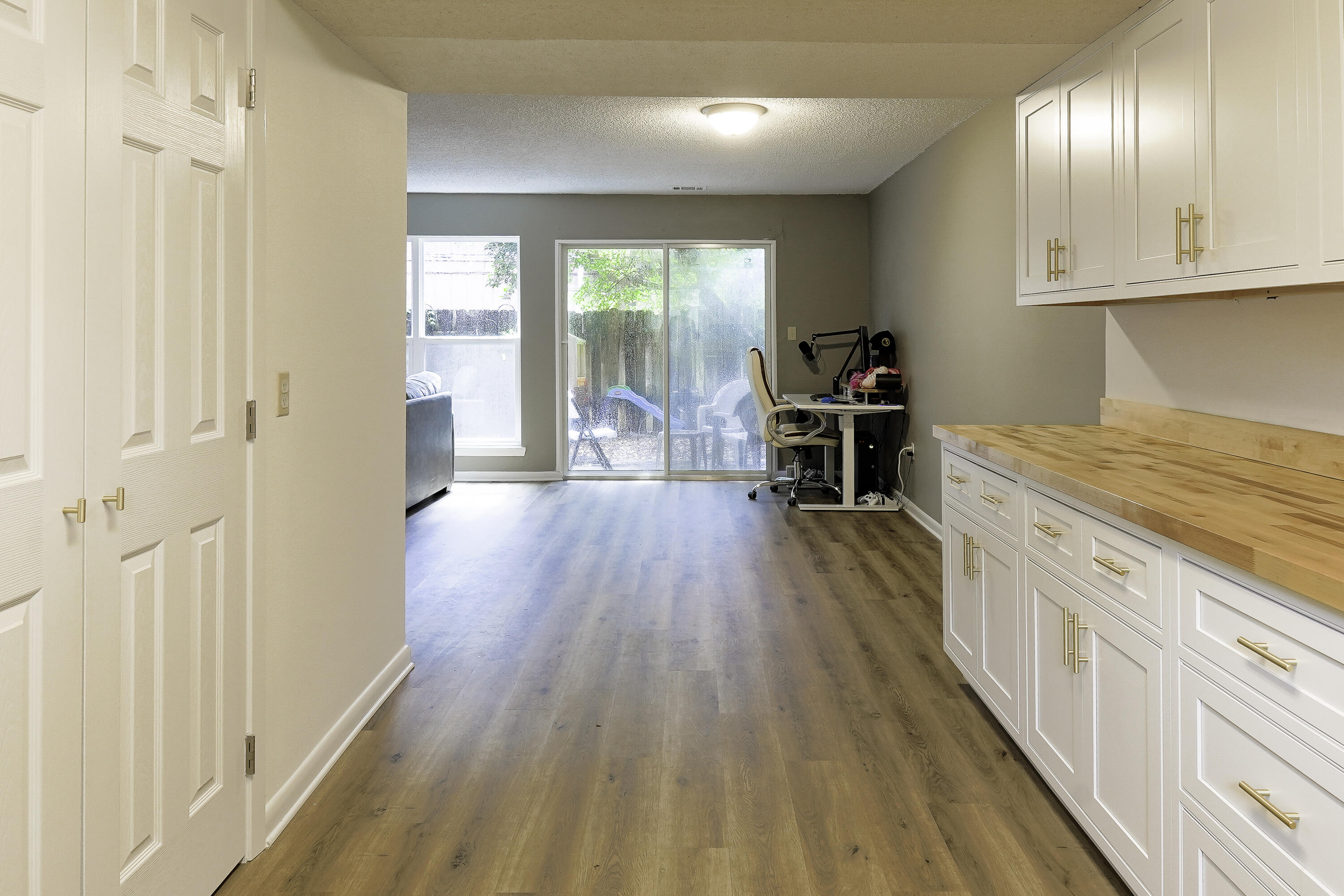 WHISPERING OAKS - Residential