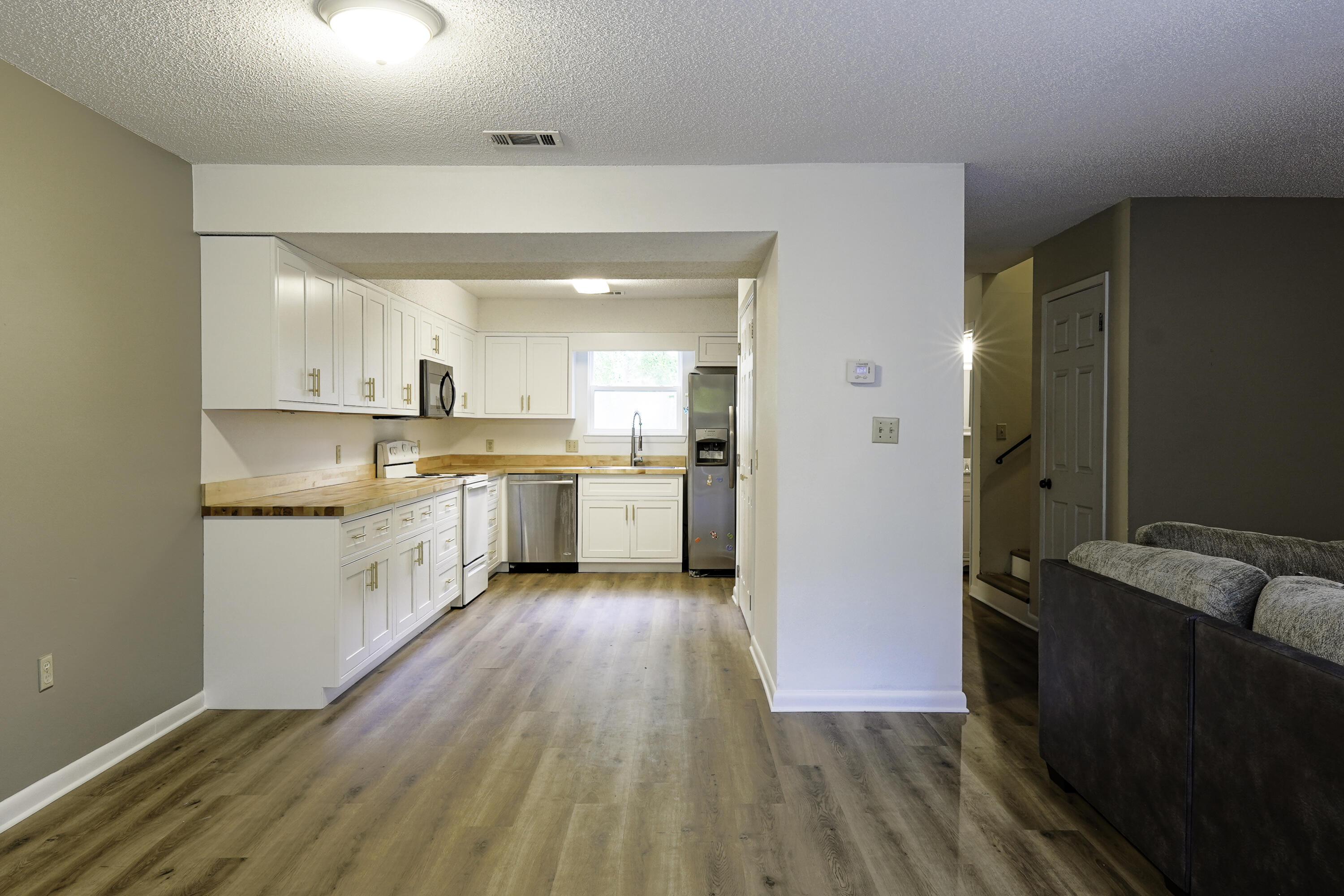 WHISPERING OAKS - Residential