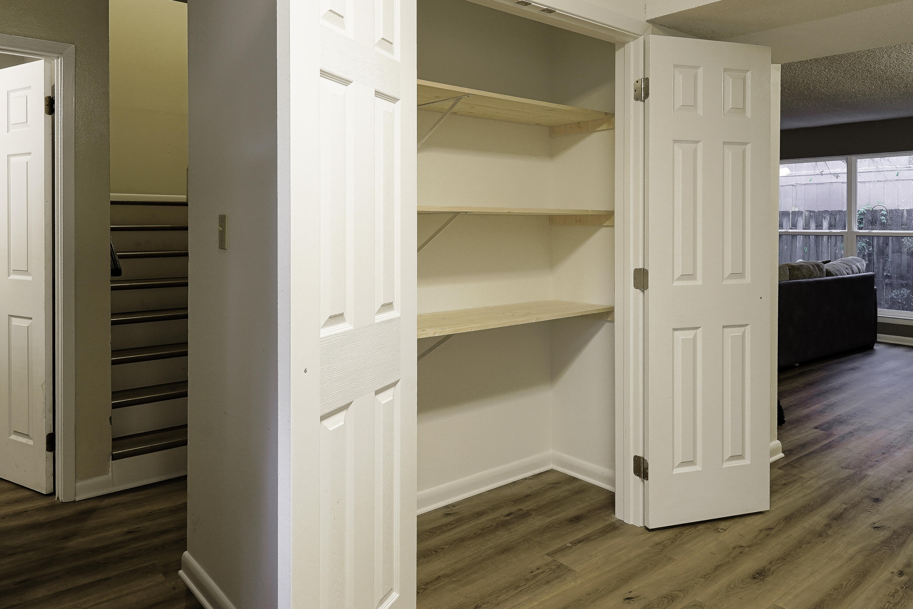 WHISPERING OAKS - Residential