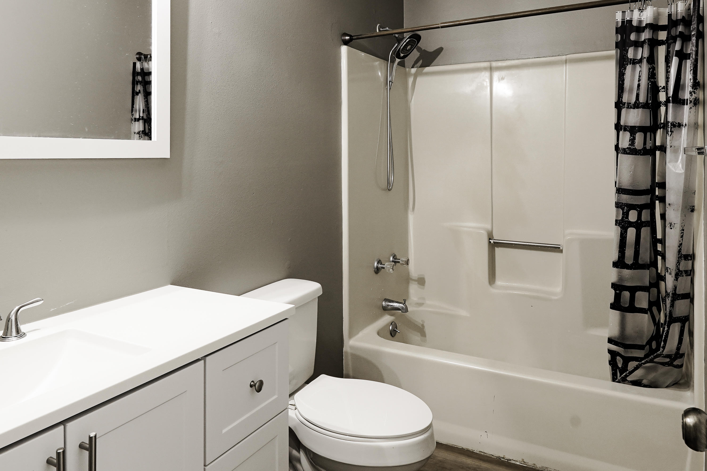 WHISPERING OAKS - Residential