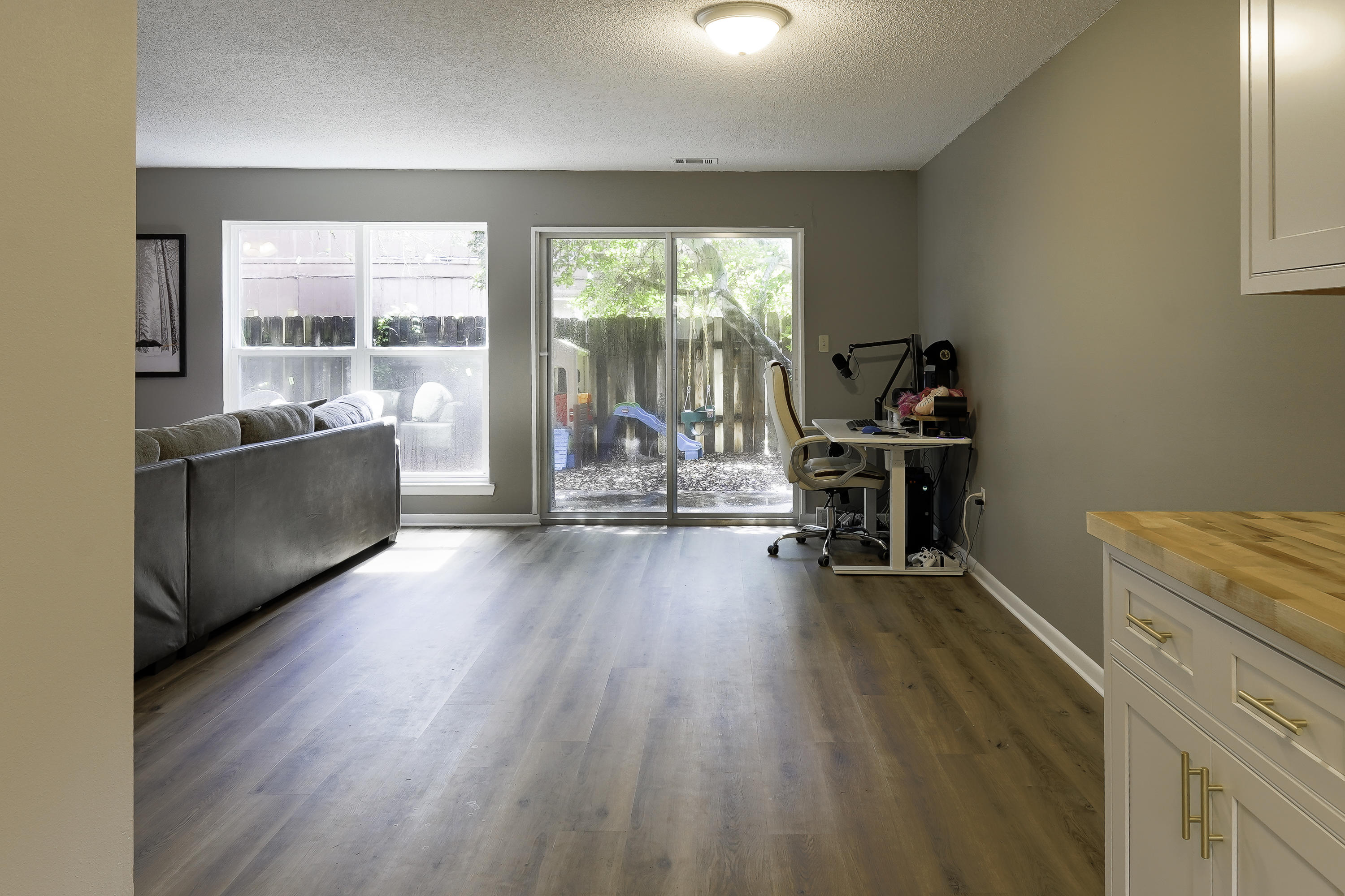 WHISPERING OAKS - Residential