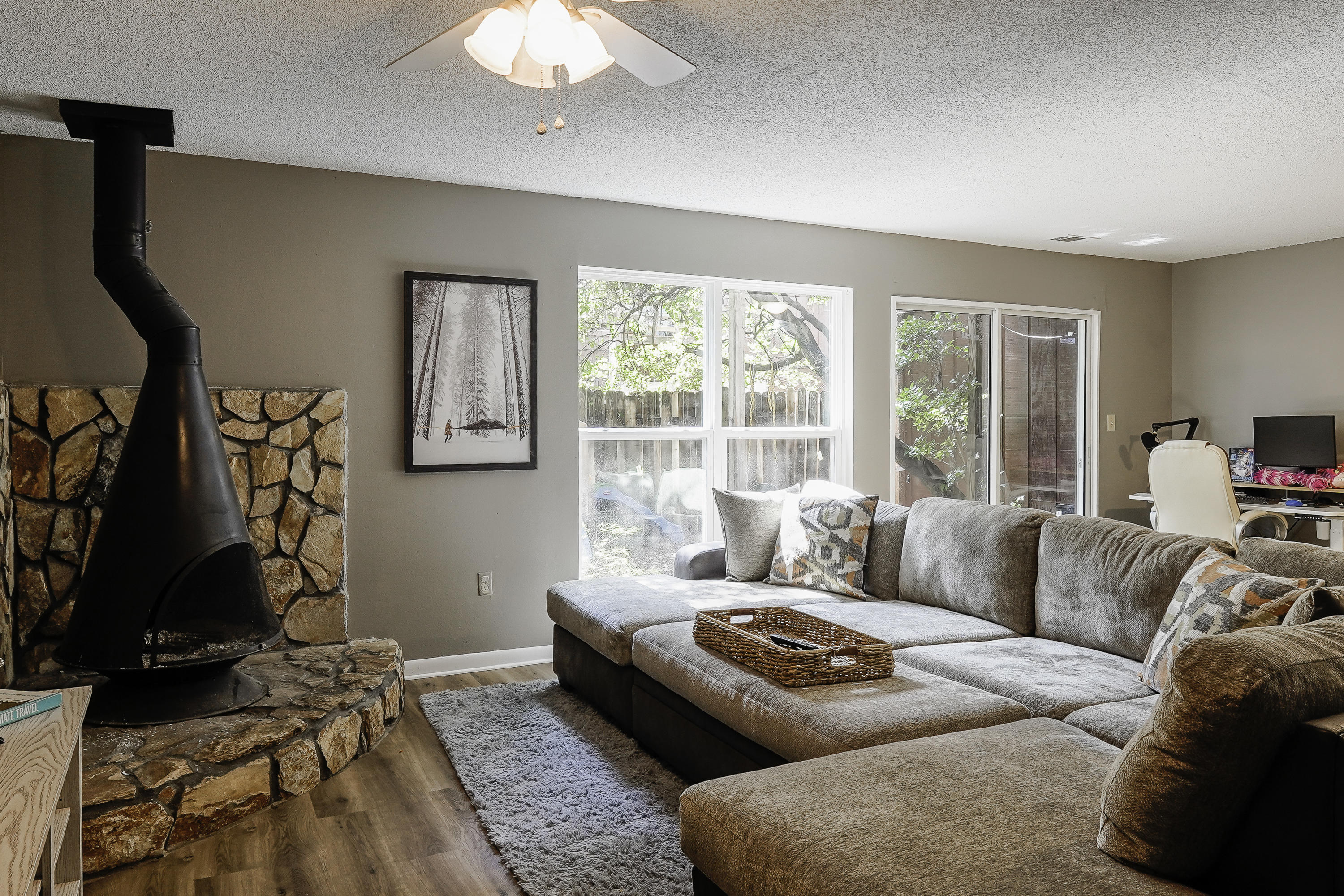 WHISPERING OAKS - Residential