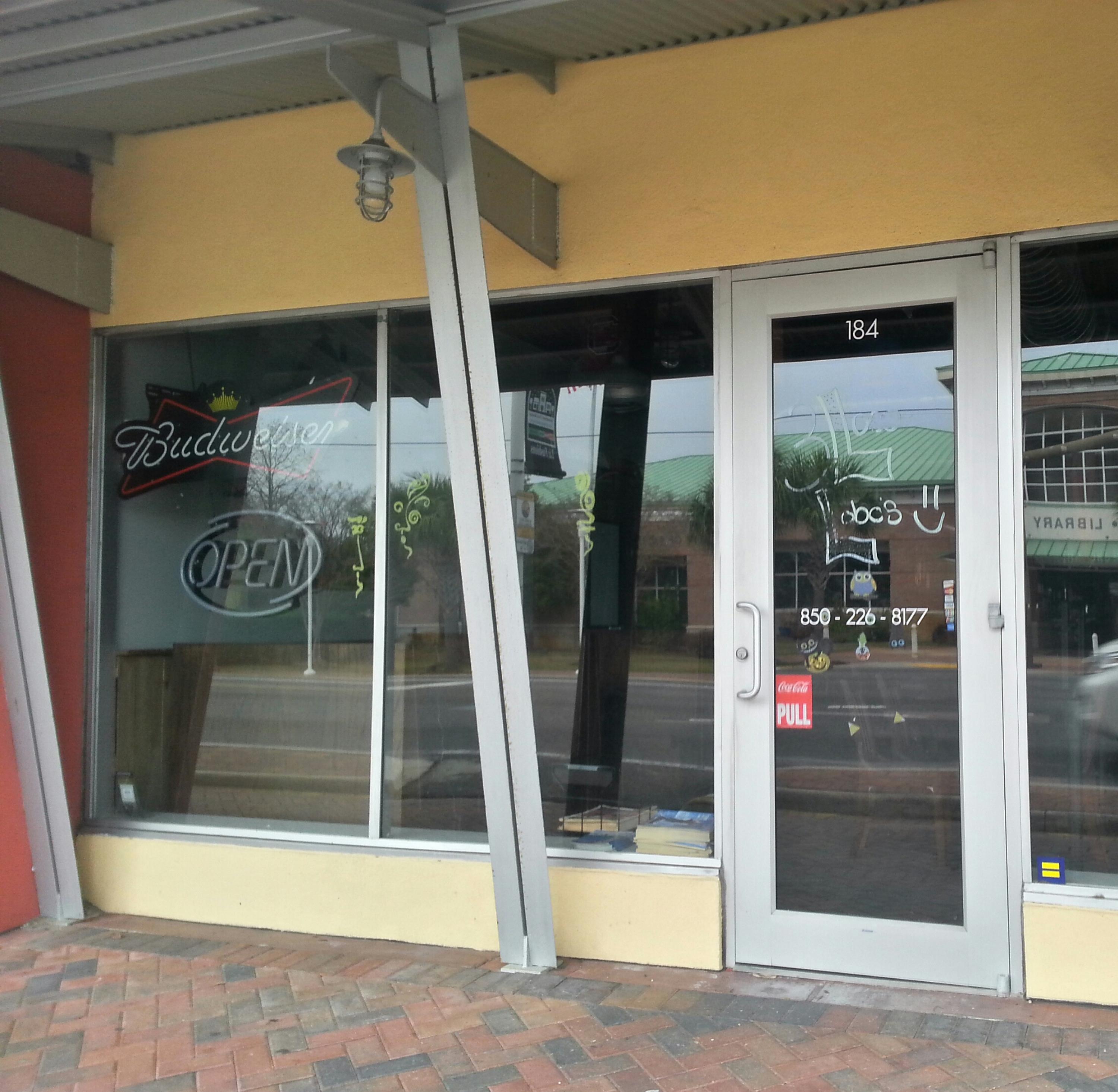 Main image without alt text