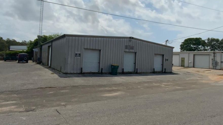 Currently available approximately 1250 square feet with two 8 x 10 overhead doors. Ideally located between Eglin AFB and Hurlburt Field AFB. We have another 1250 SF available in adjacent building
