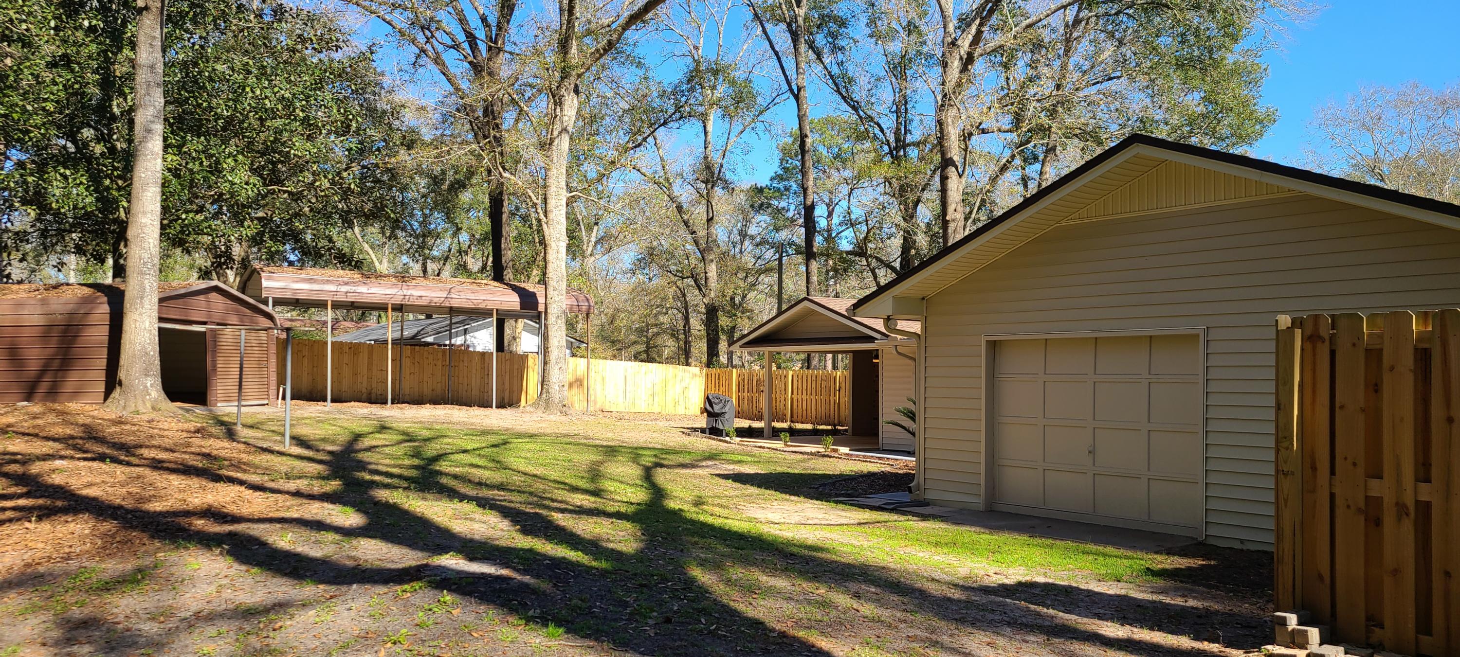 HOLLY HILLS - Residential