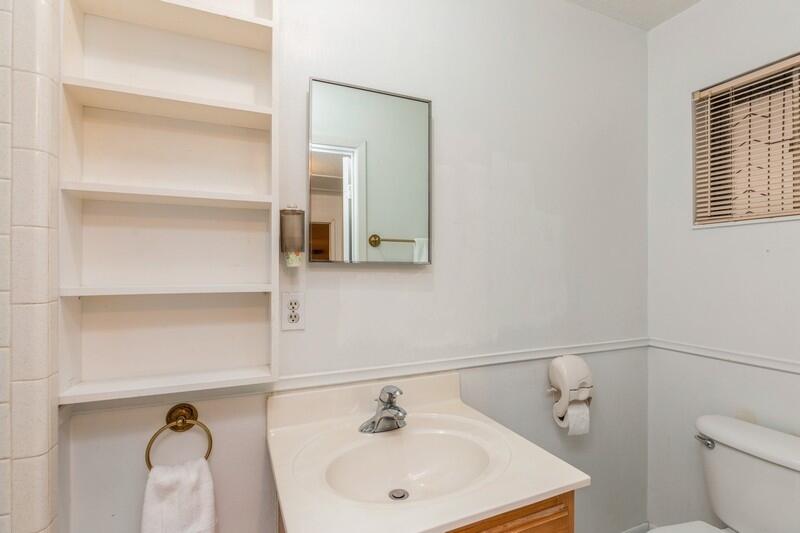 CAROL ANNE MANOR - Residential