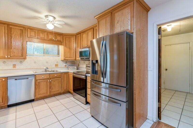 CAROL ANNE MANOR - Residential