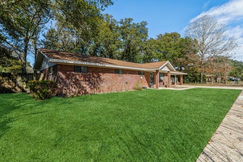 CAROL ANNE MANOR - Residential