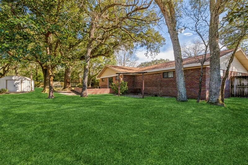 CAROL ANNE MANOR - Residential