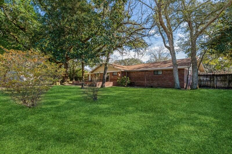 CAROL ANNE MANOR - Residential