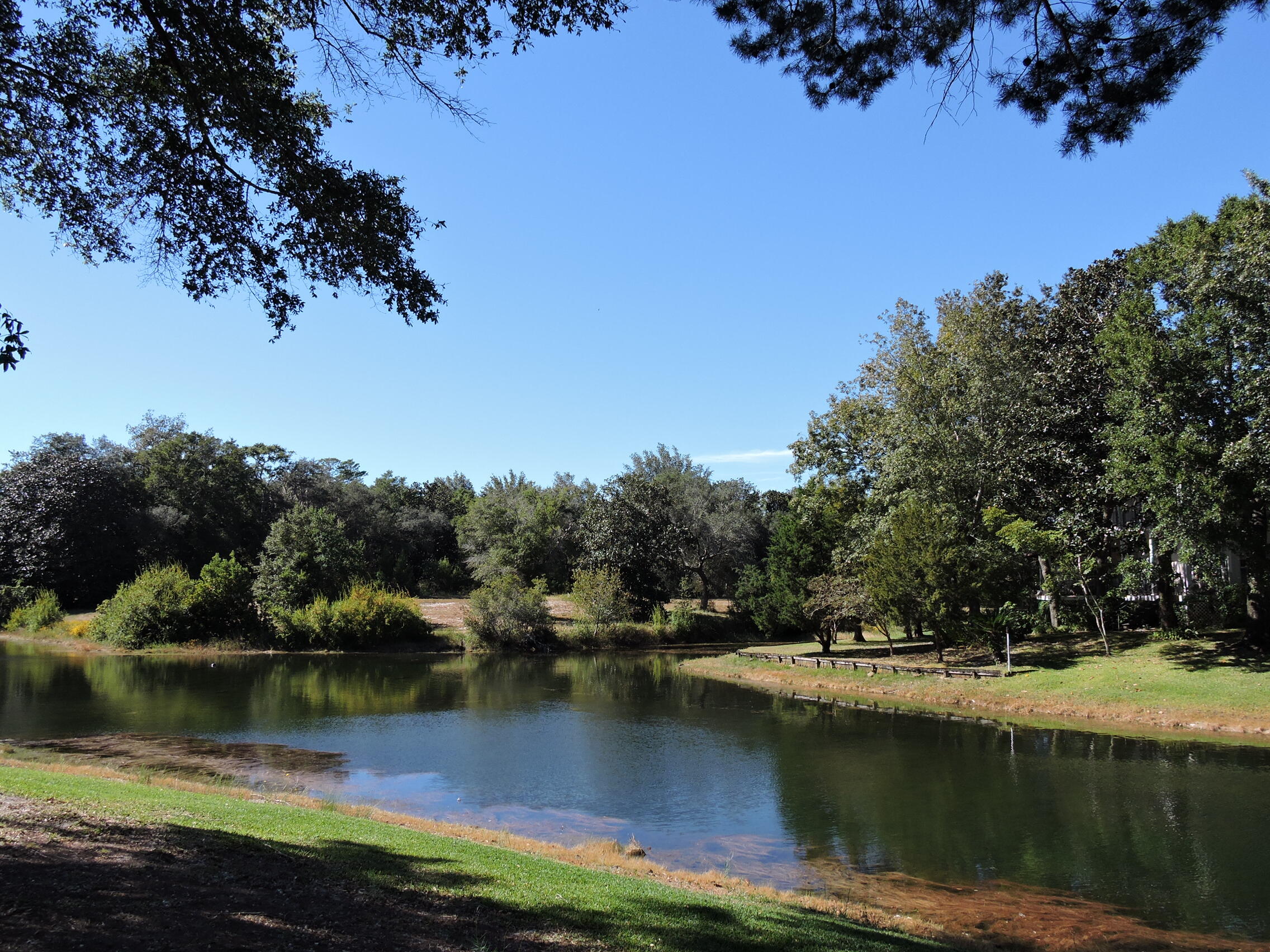 LAKESIDE CONDO AT BLUEWATER BAY - Residential