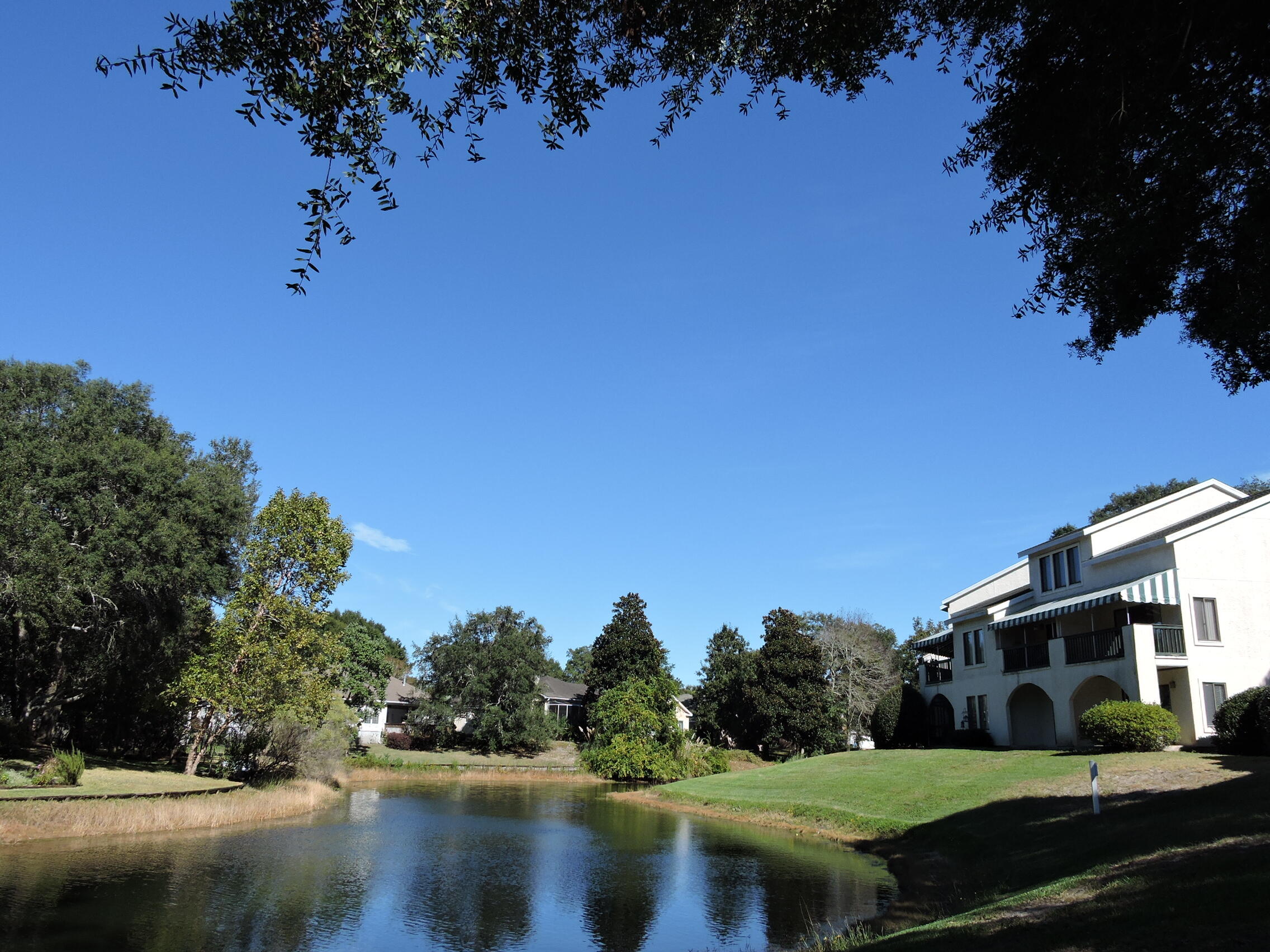 LAKESIDE CONDO AT BLUEWATER BAY - Residential