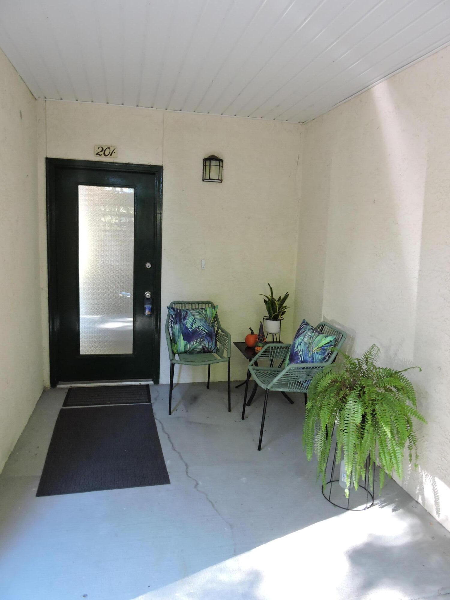 LAKESIDE CONDO AT BLUEWATER BAY - Residential