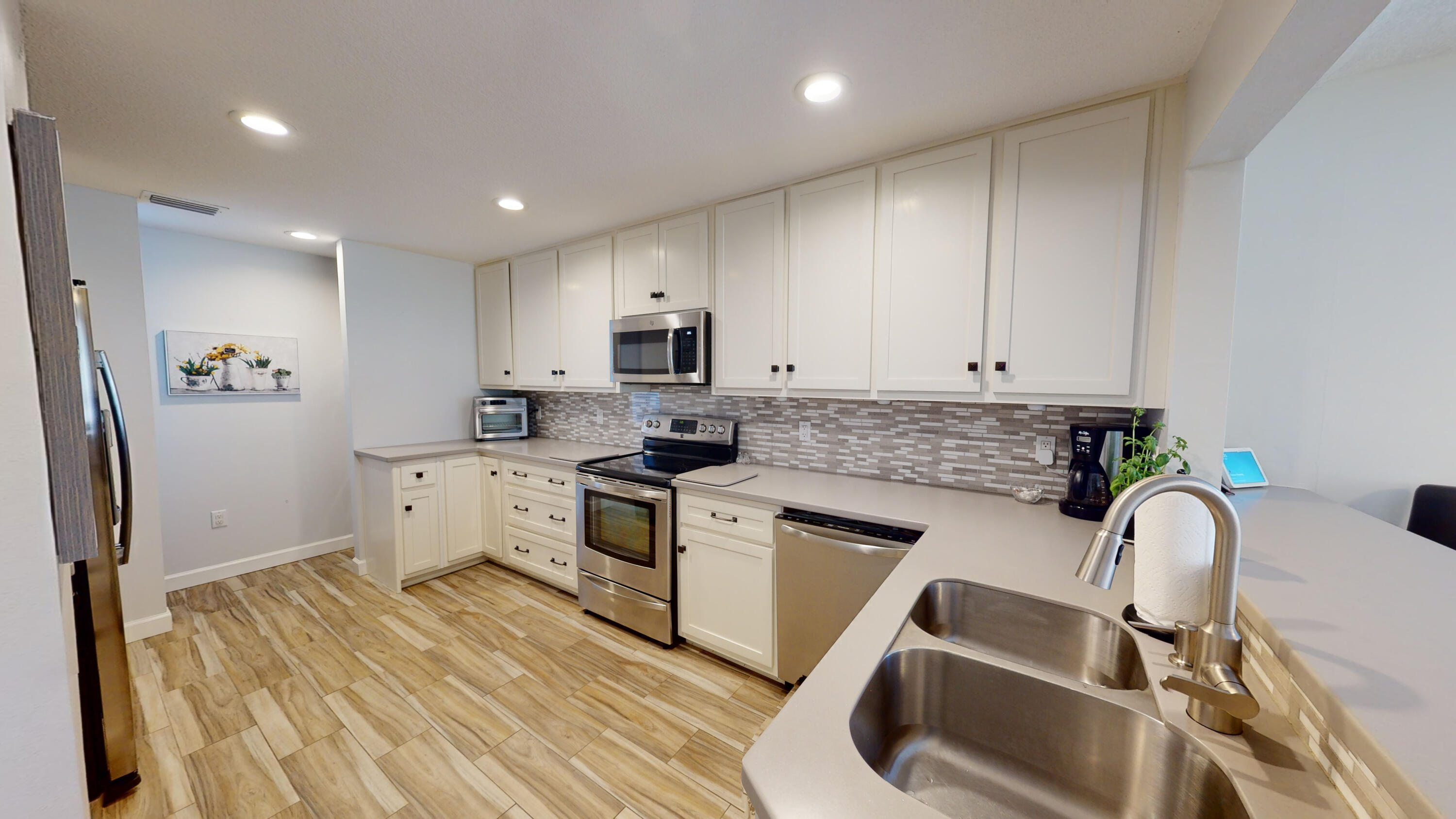 LAKESIDE CONDO AT BLUEWATER BAY - Residential