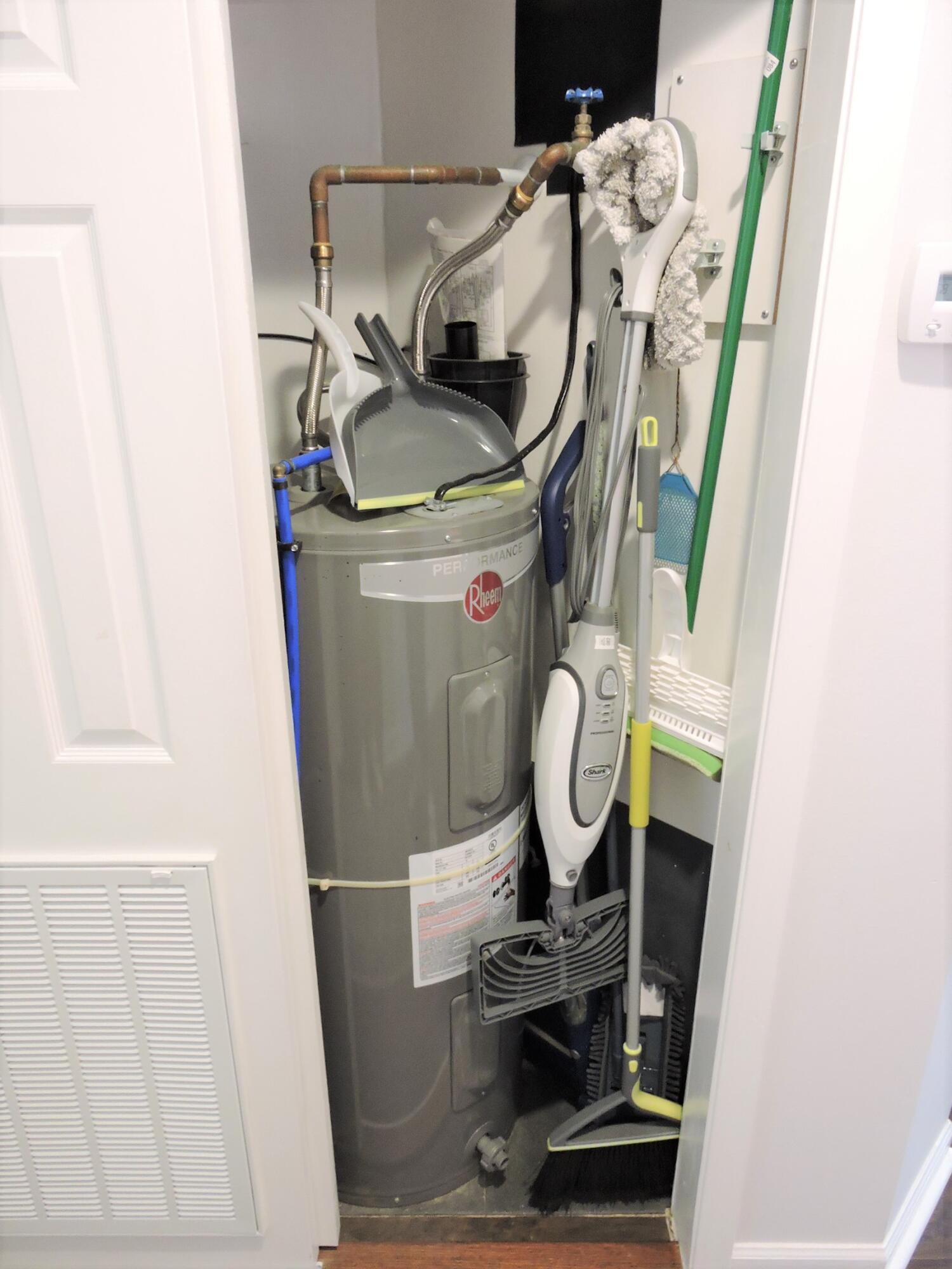 LAKESIDE CONDO AT BLUEWATER BAY - Residential