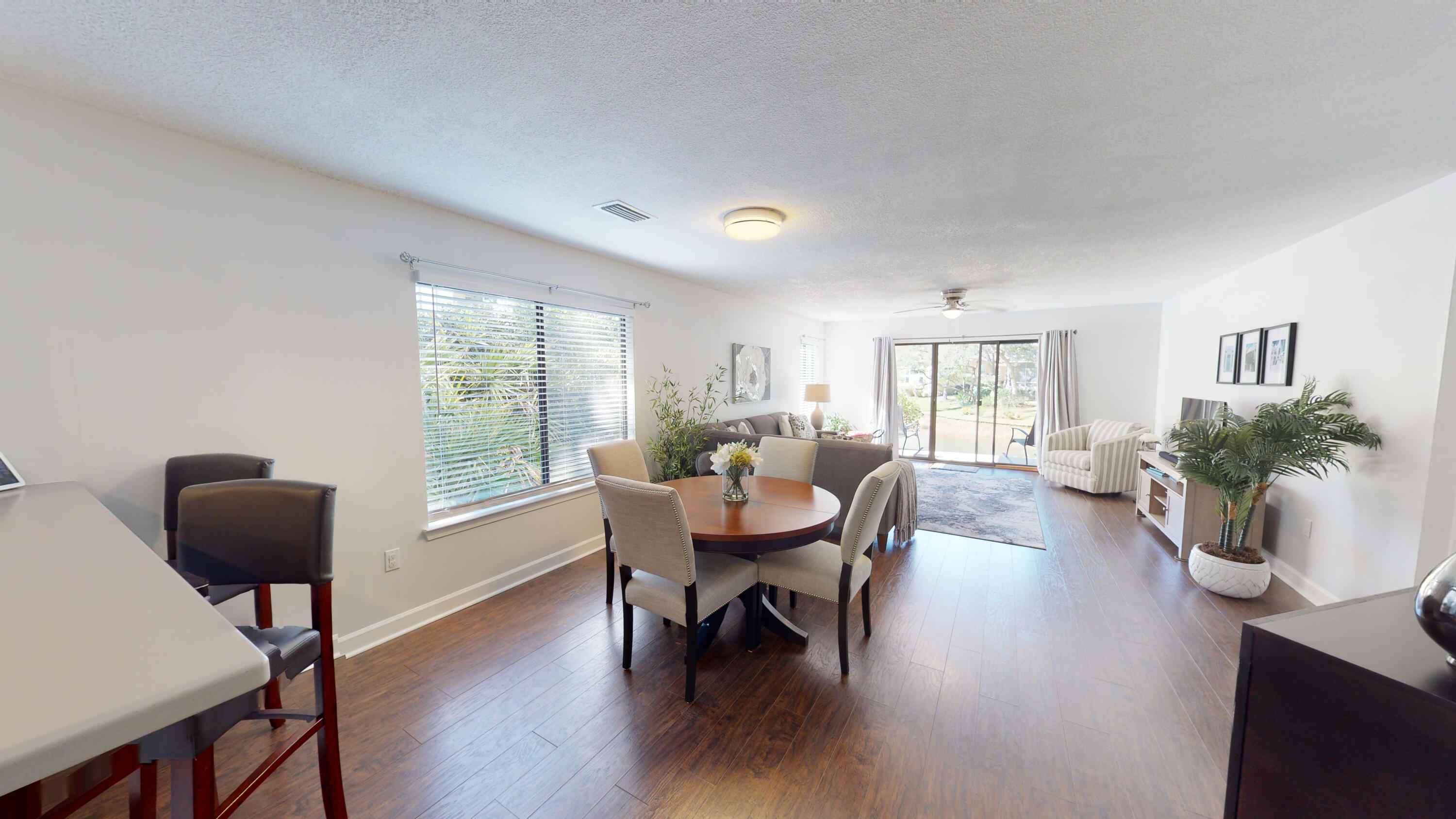 LAKESIDE CONDO AT BLUEWATER BAY - Residential