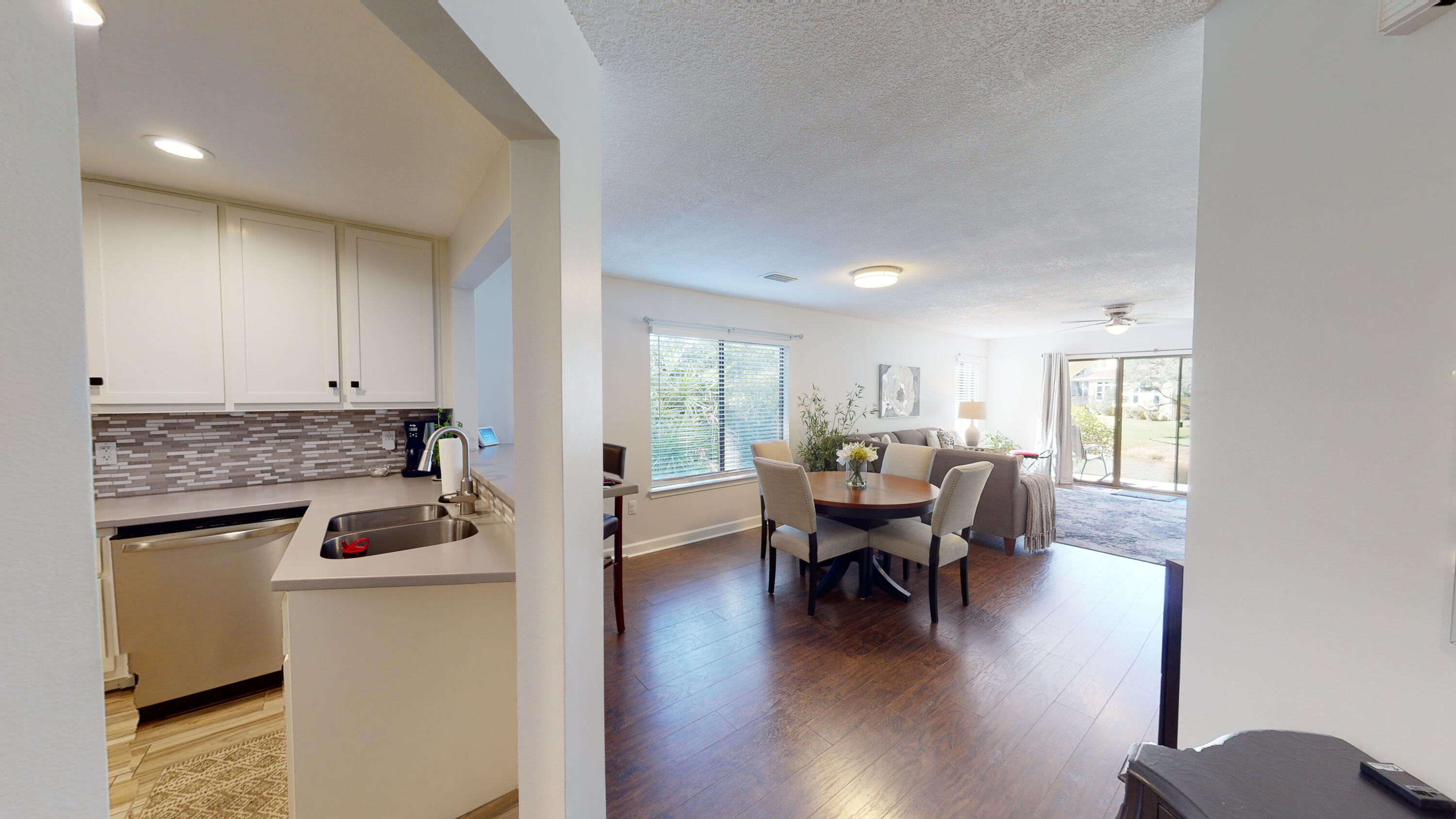 LAKESIDE CONDO AT BLUEWATER BAY - Residential