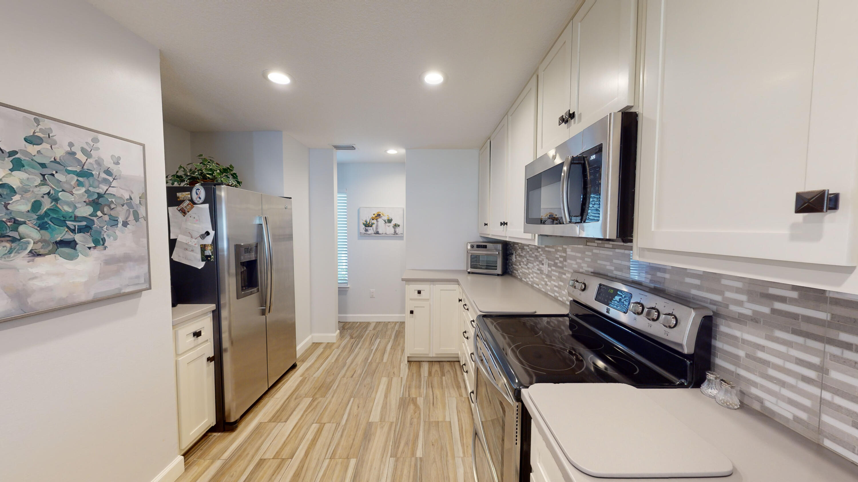 LAKESIDE CONDO AT BLUEWATER BAY - Residential