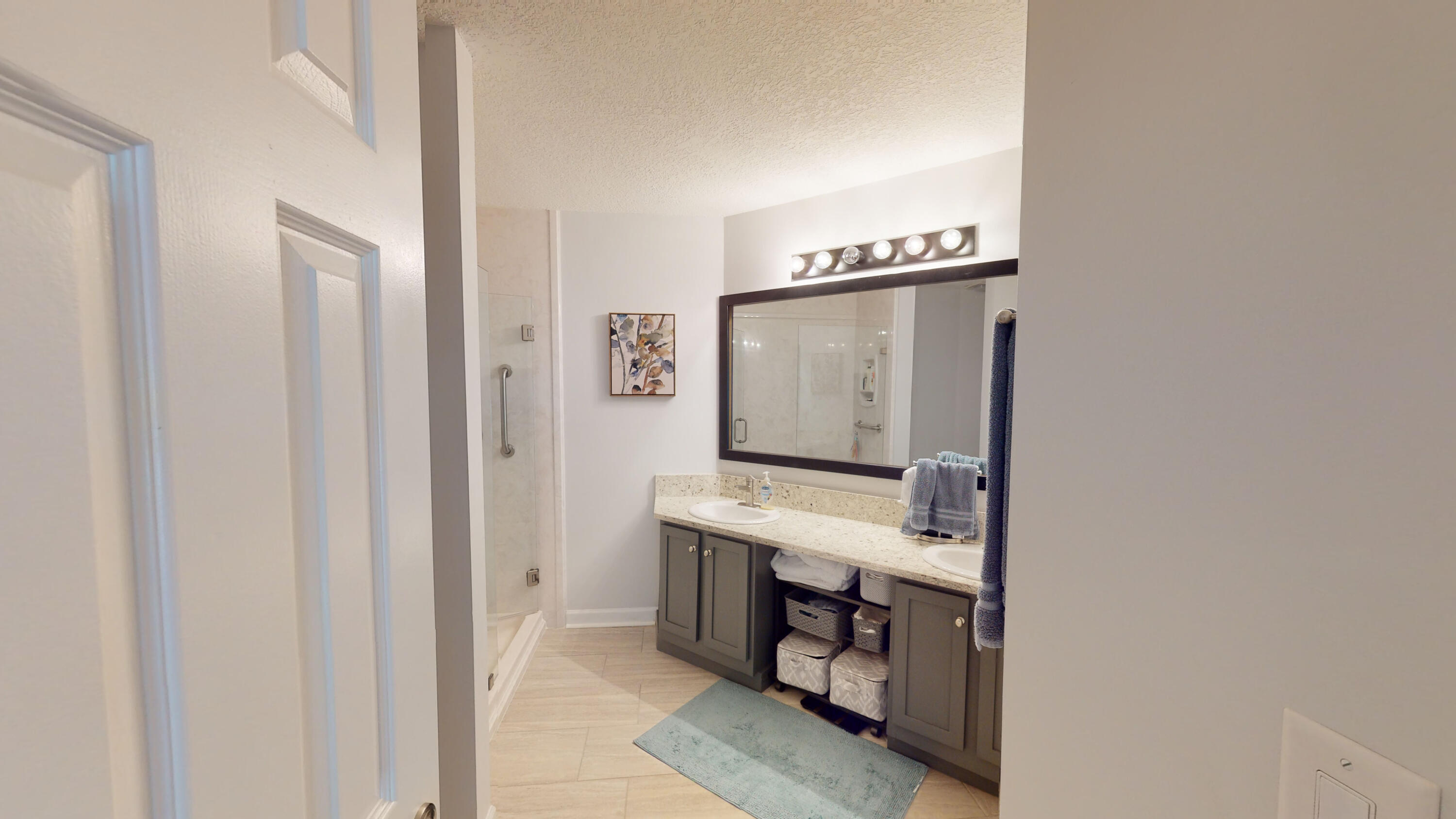 LAKESIDE CONDO AT BLUEWATER BAY - Residential