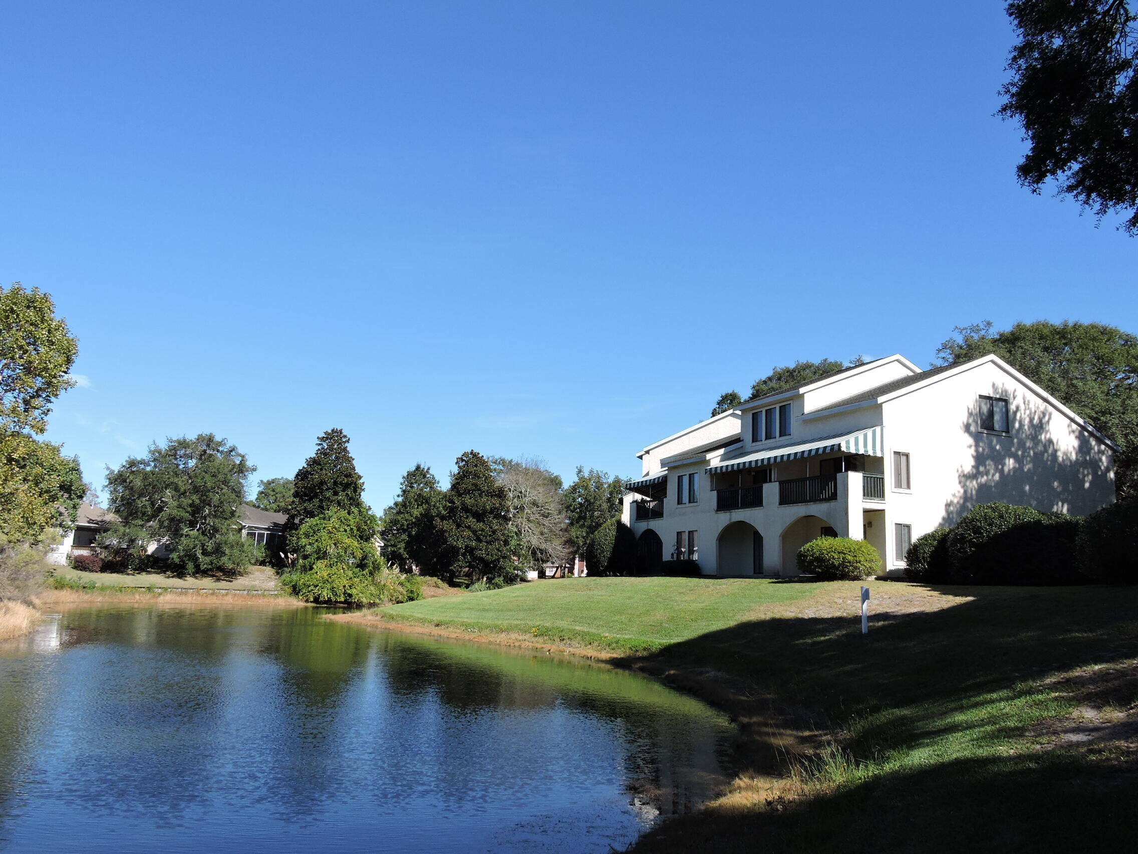 LAKESIDE CONDO AT BLUEWATER BAY - Residential