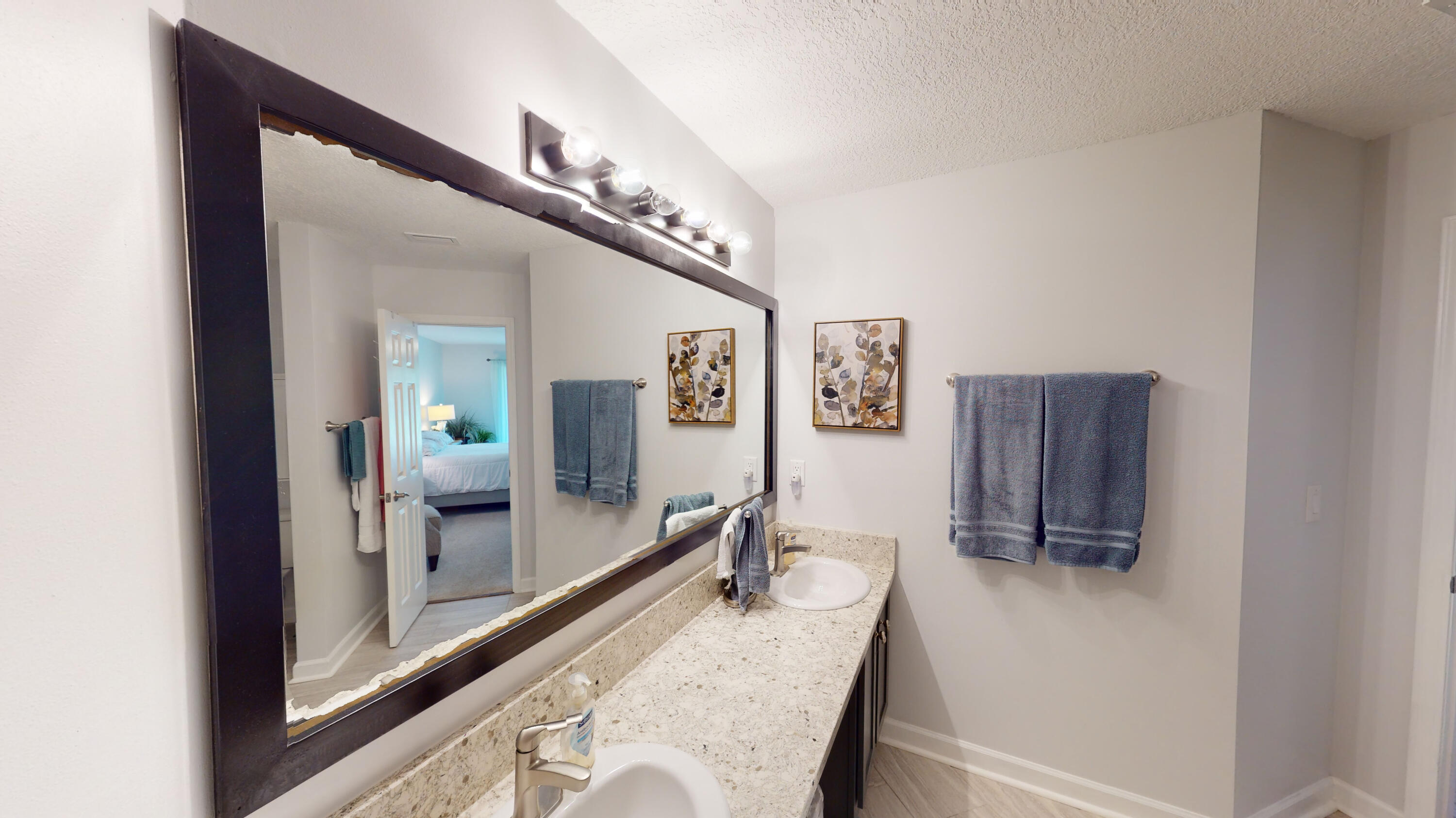 LAKESIDE CONDO AT BLUEWATER BAY - Residential