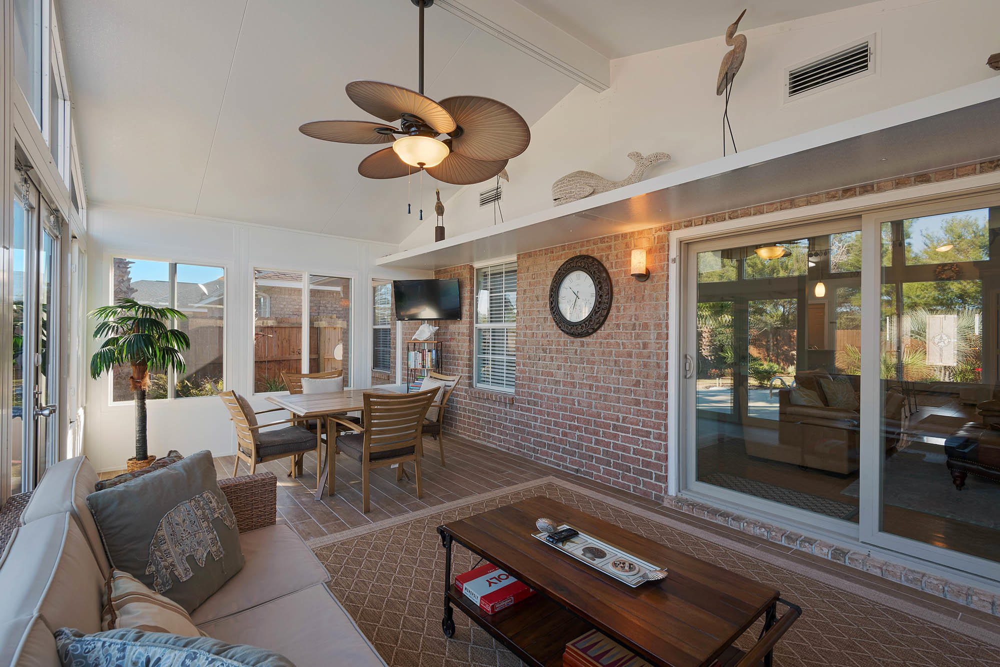 PARADISE RETREAT - Residential