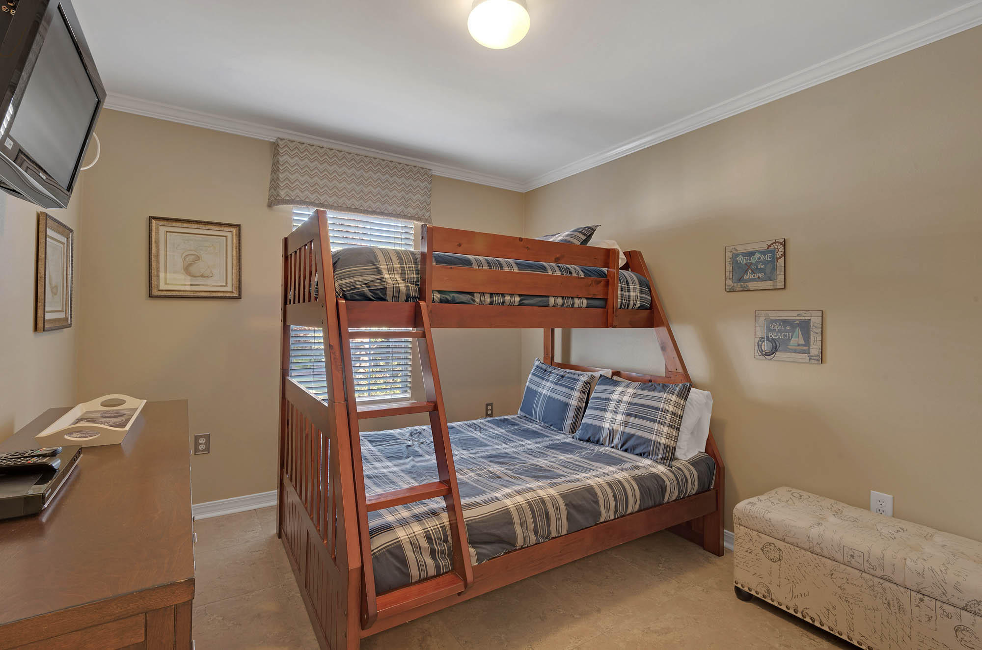 PARADISE RETREAT - Residential