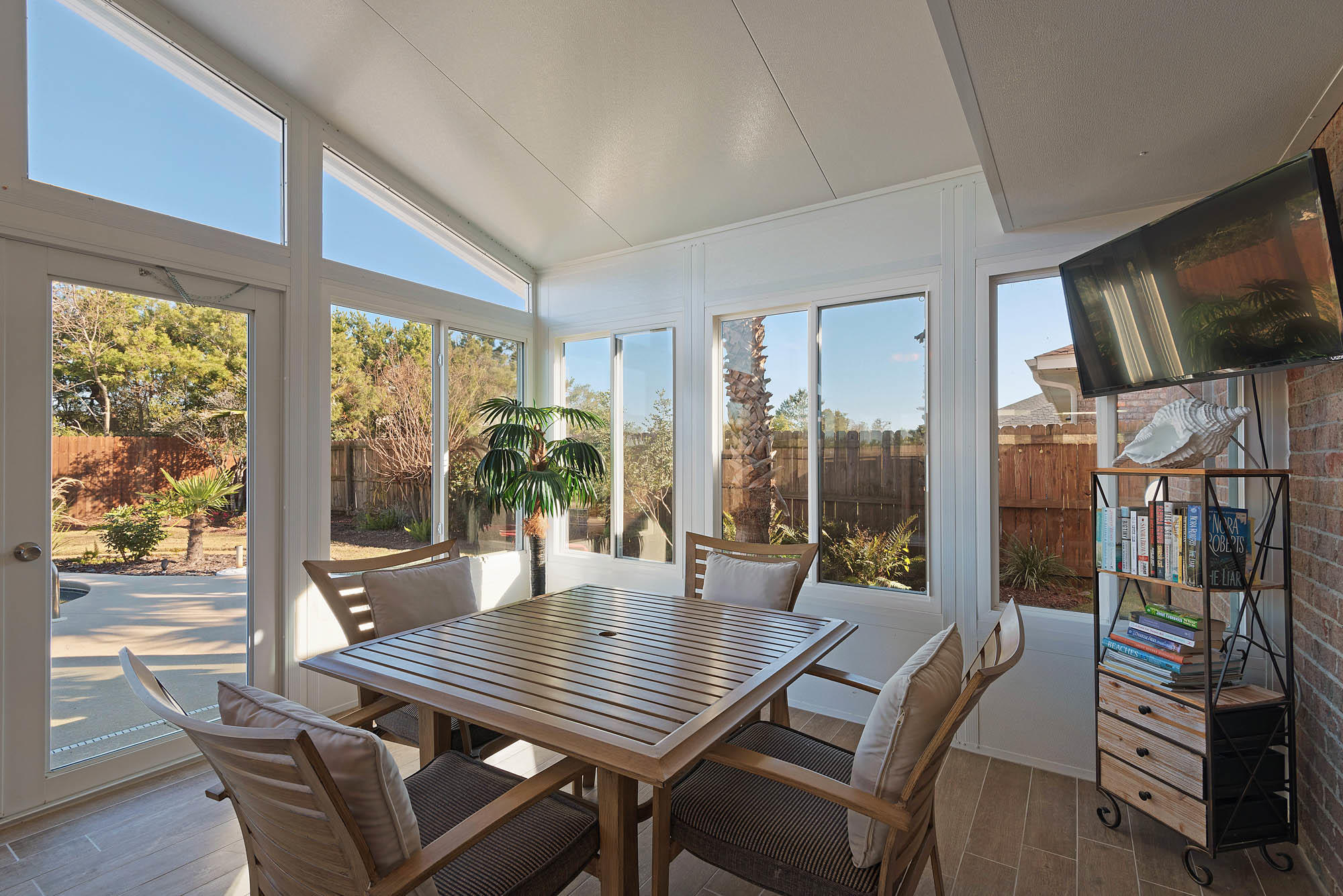 PARADISE RETREAT - Residential