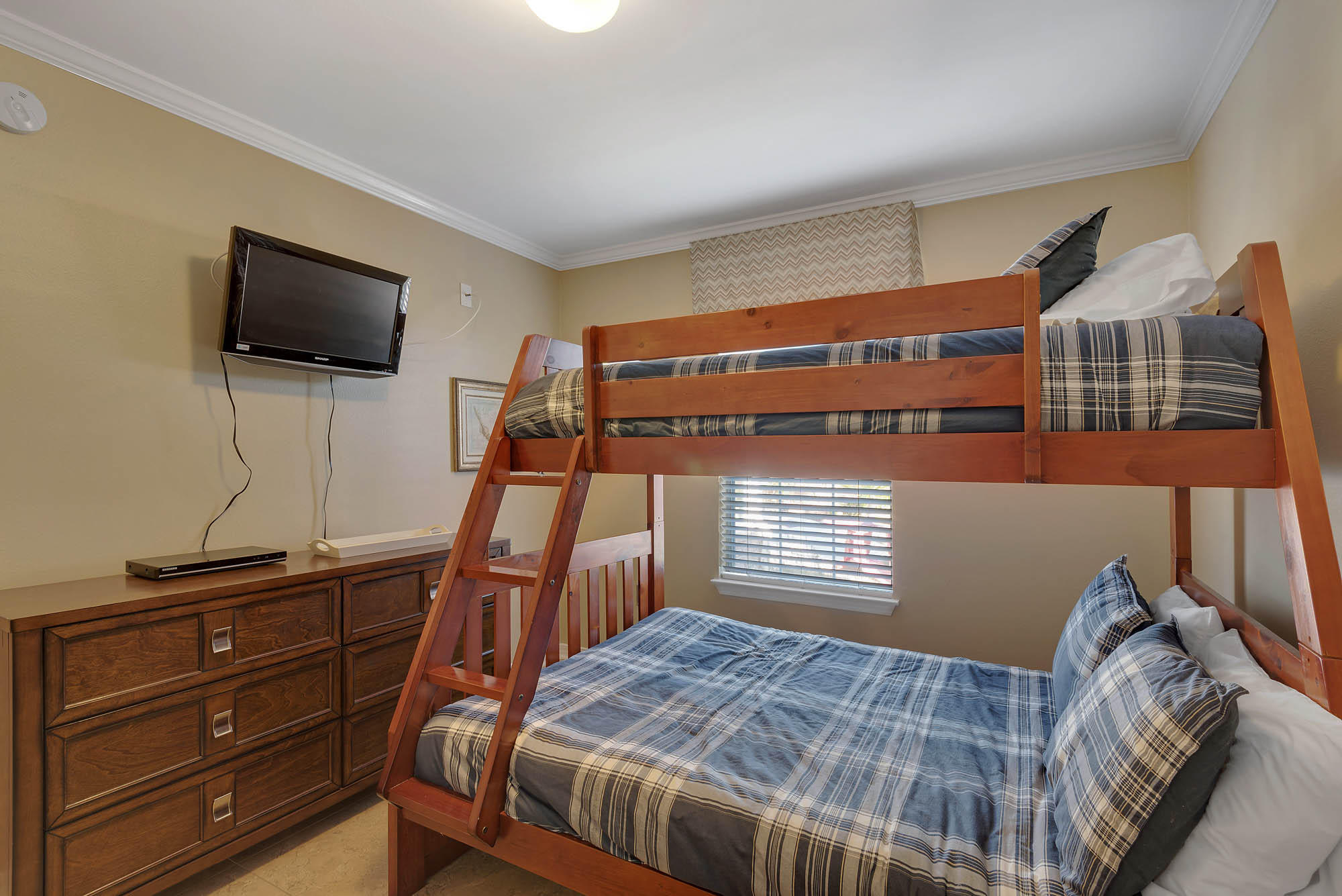 PARADISE RETREAT - Residential