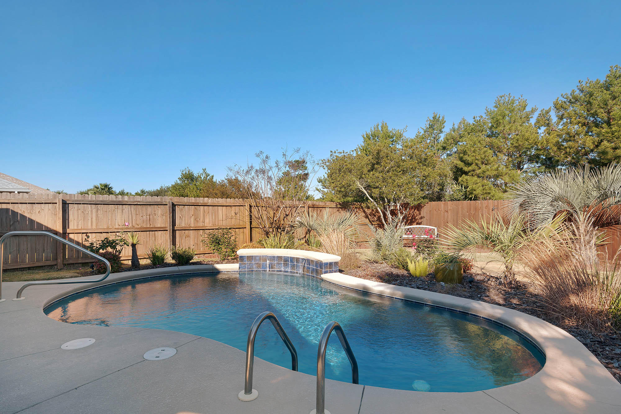 PARADISE RETREAT - Residential