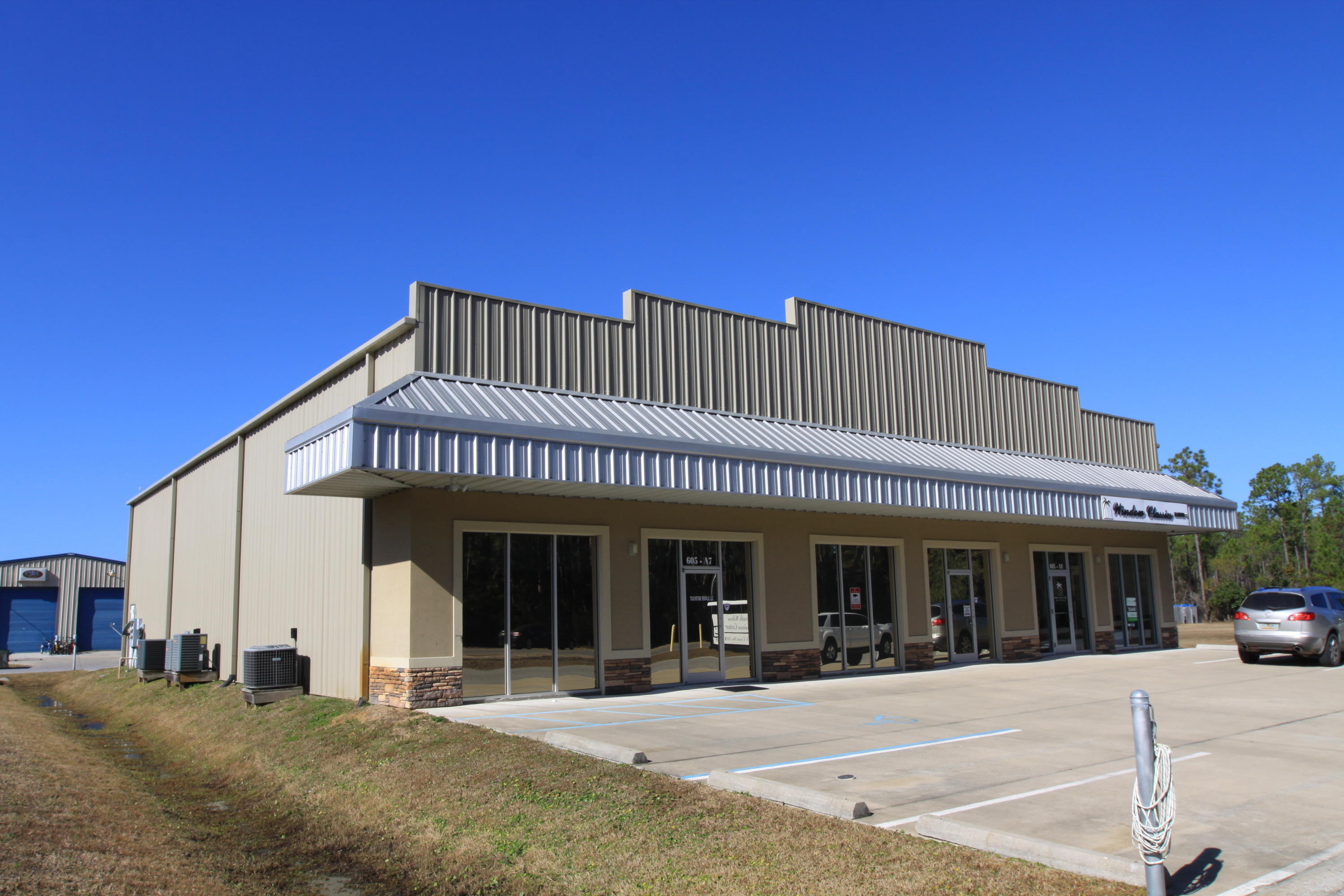 5200 sf Class ''A'' office/ warehouse unit in Santa Rosa Beach. The entire space consists of 2300 sf of office space, 2300 sf of warehouse with 20ft eave heights, a 600sf apartment or additional office on 2nd floor with a total of 4 restrooms. The entire space is heated/ cooled and could easily be divided into 2 units. Additional property features: 9 camera security system, loading zone with two 12'' x14'' motorized roll up doors, epoxy coated floors, a tool room, air compressor with hard lines plumed thru-out.