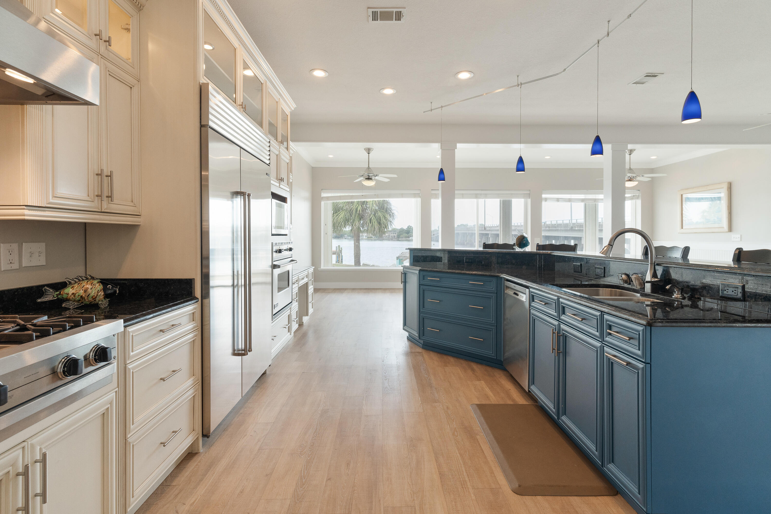 LIGHTHOUSE POINTE - Residential