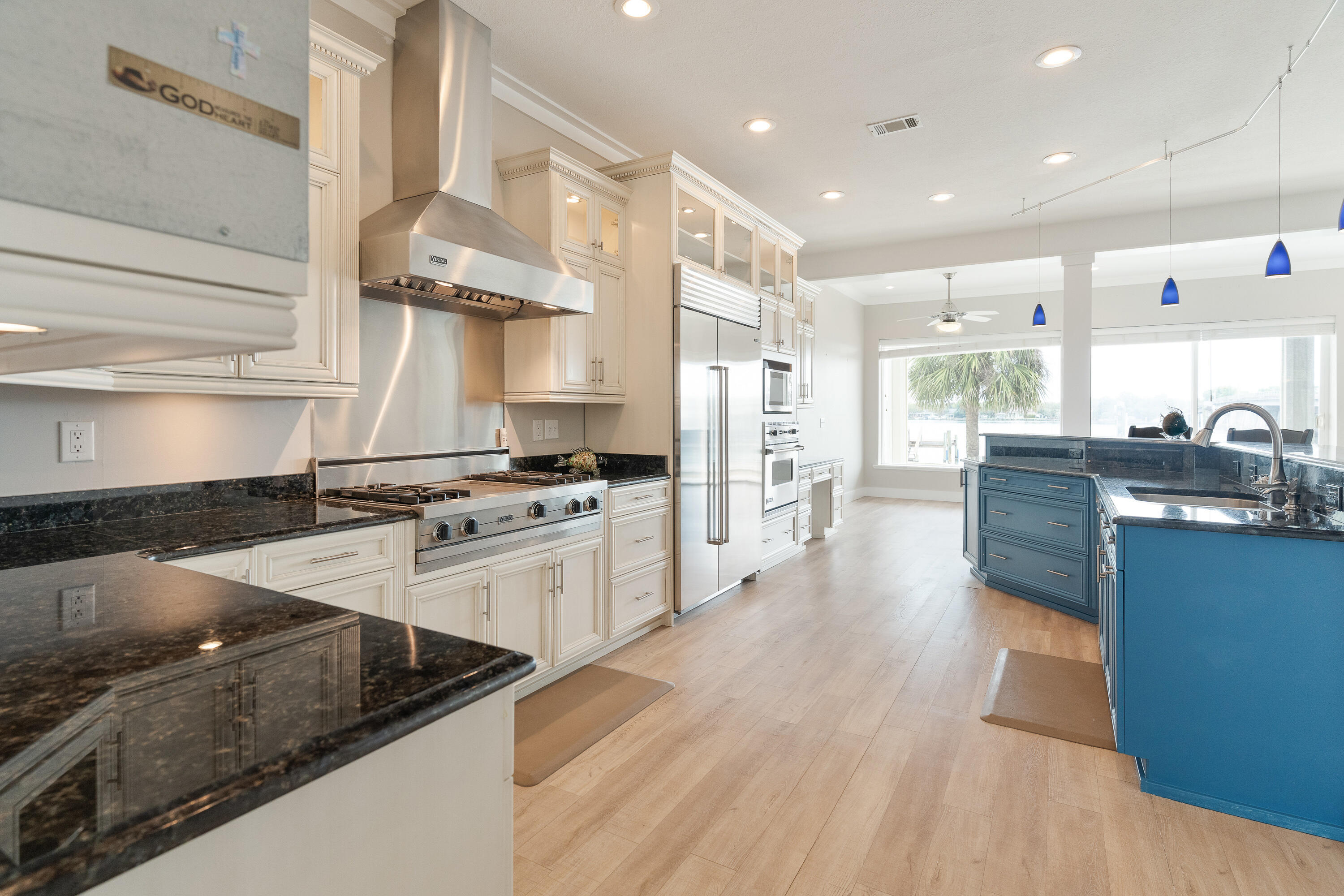LIGHTHOUSE POINTE - Residential