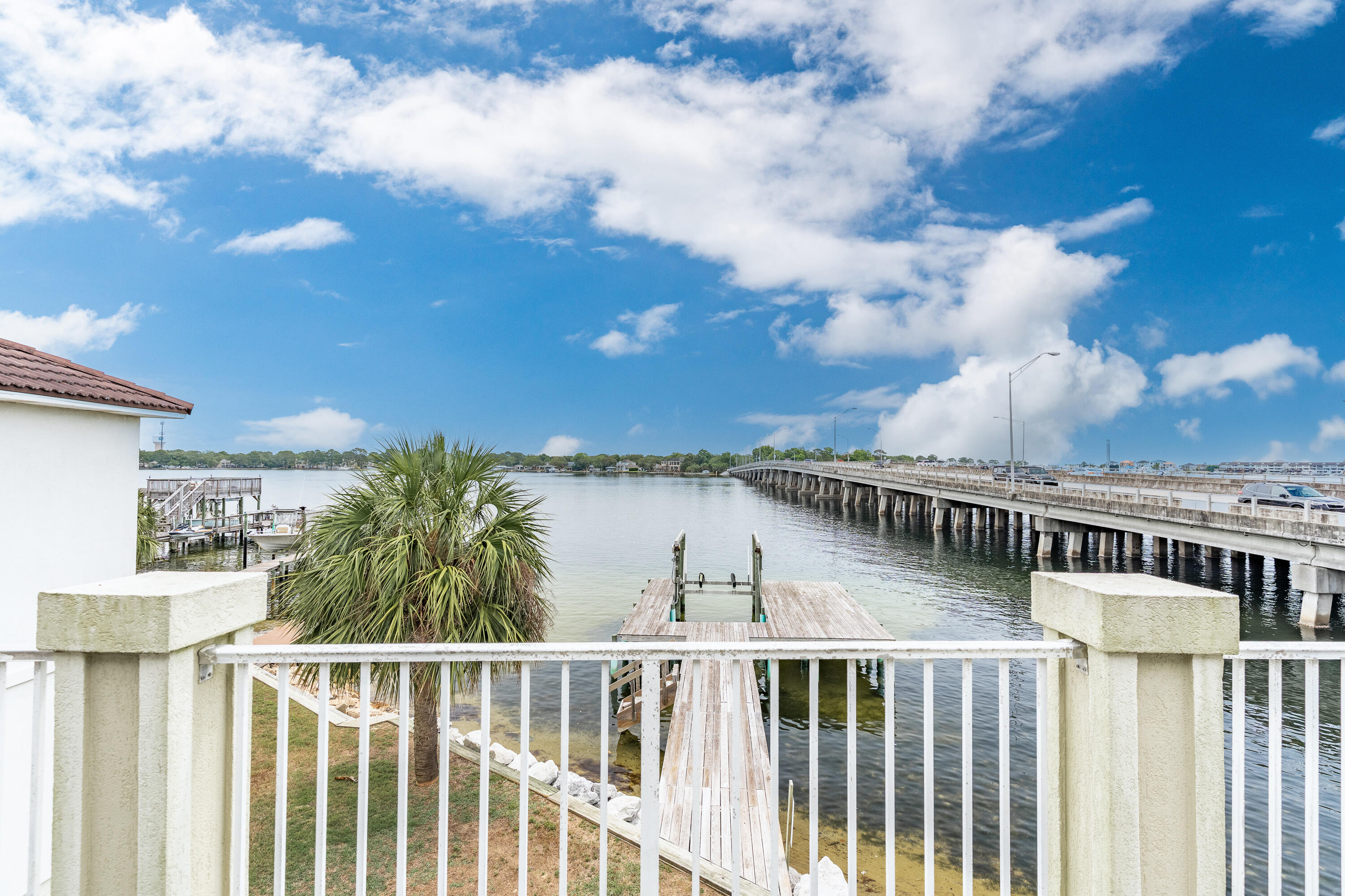 LIGHTHOUSE POINTE - Residential