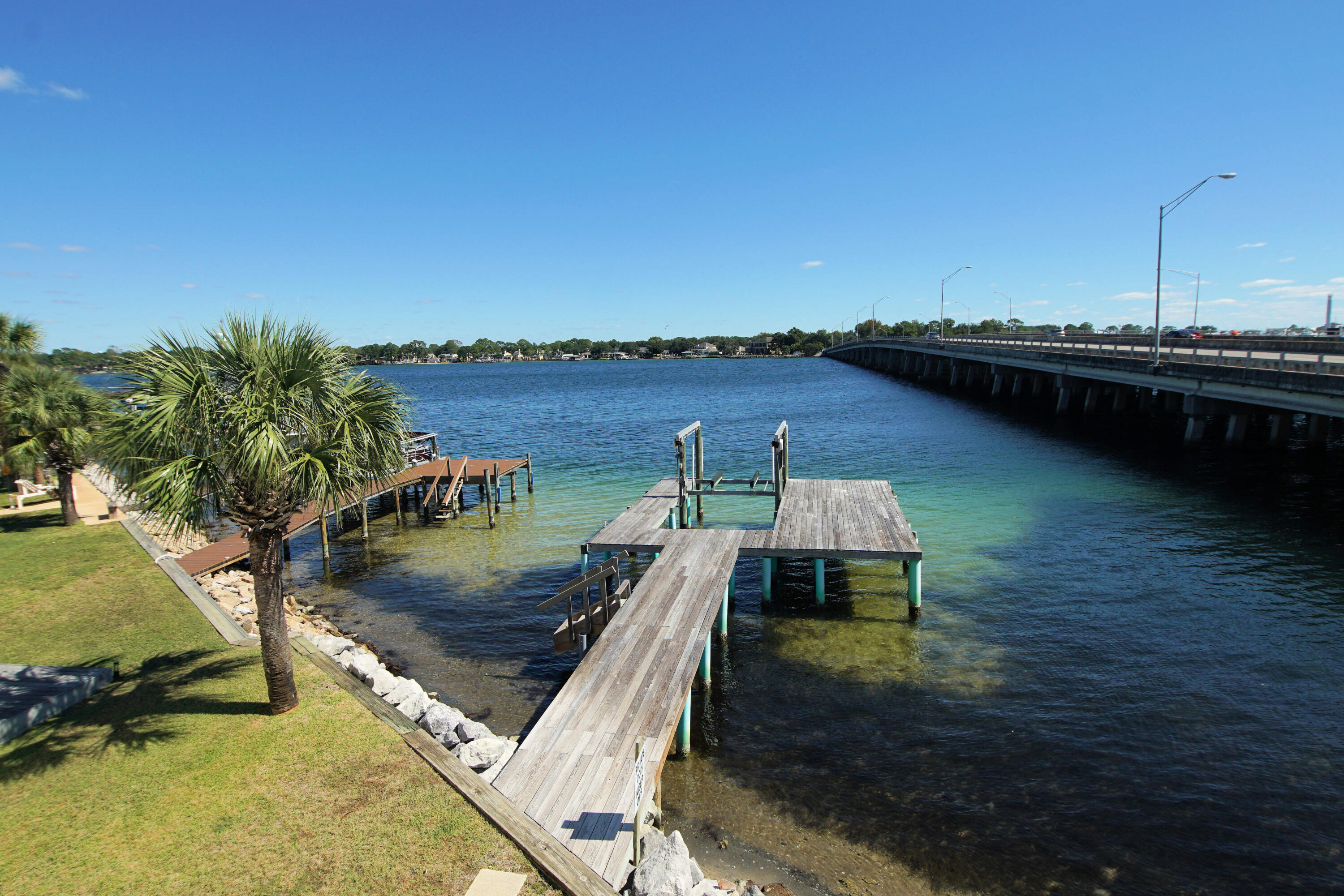 LIGHTHOUSE POINTE - Residential