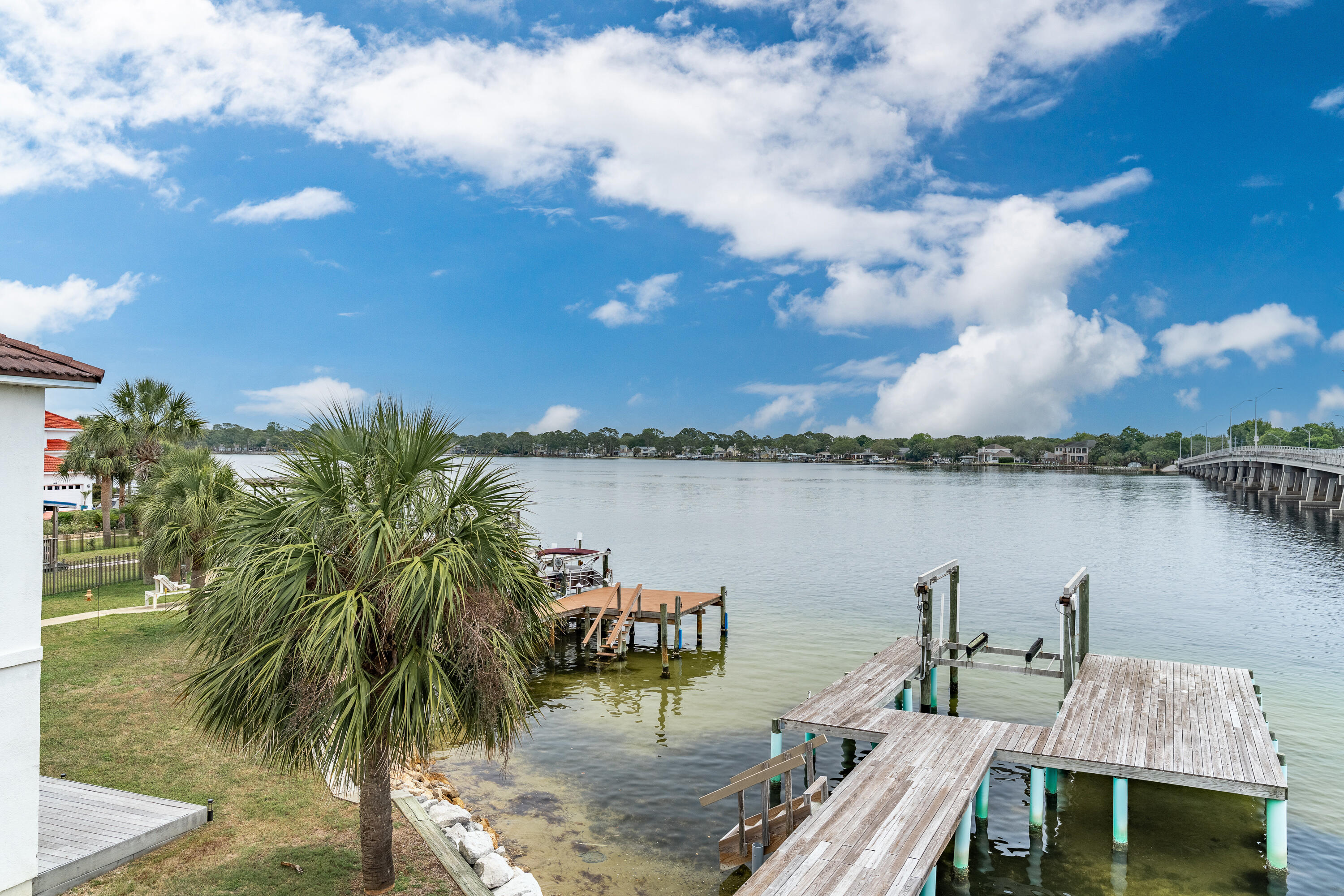 LIGHTHOUSE POINTE - Residential