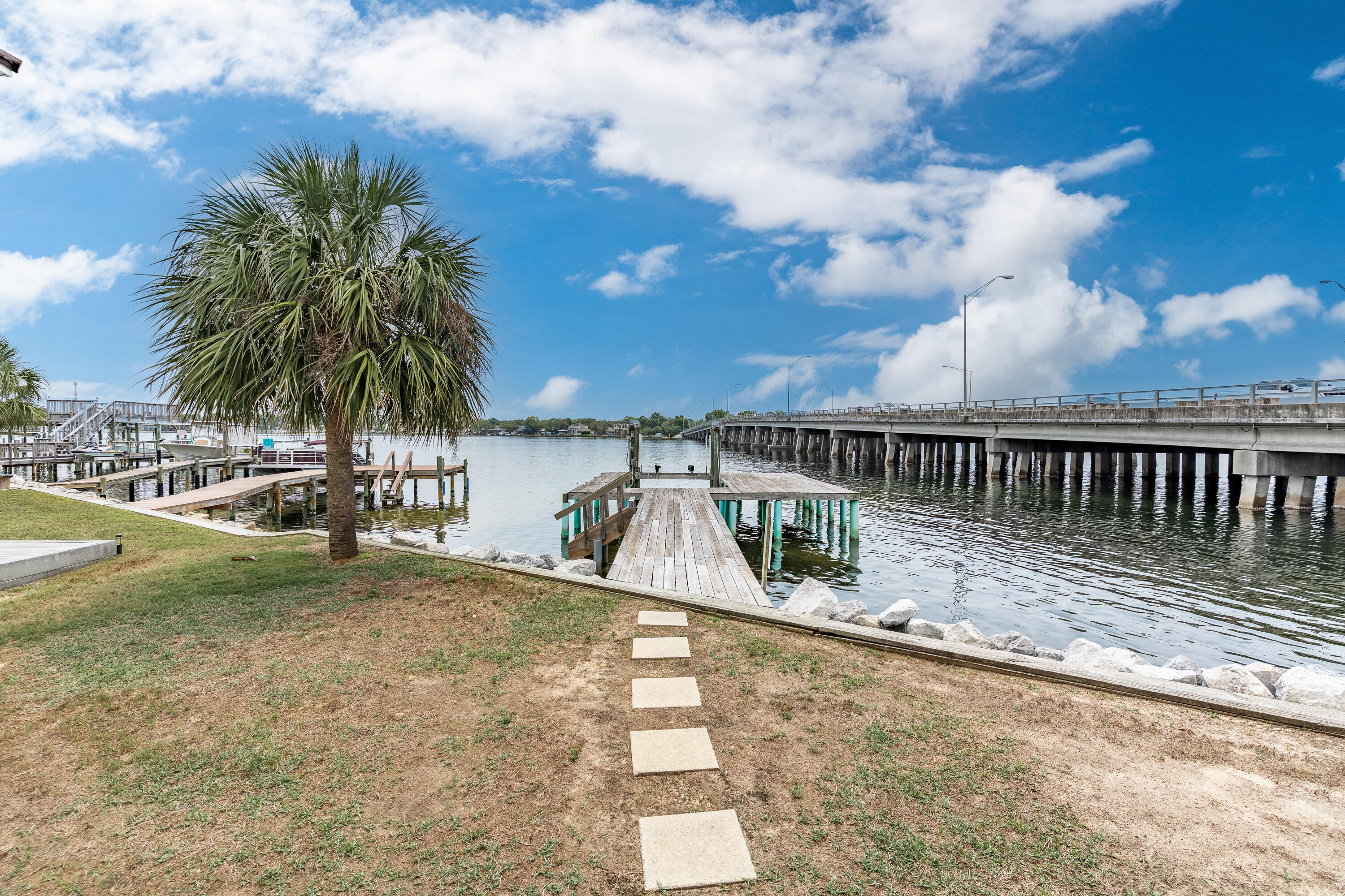 LIGHTHOUSE POINTE - Residential