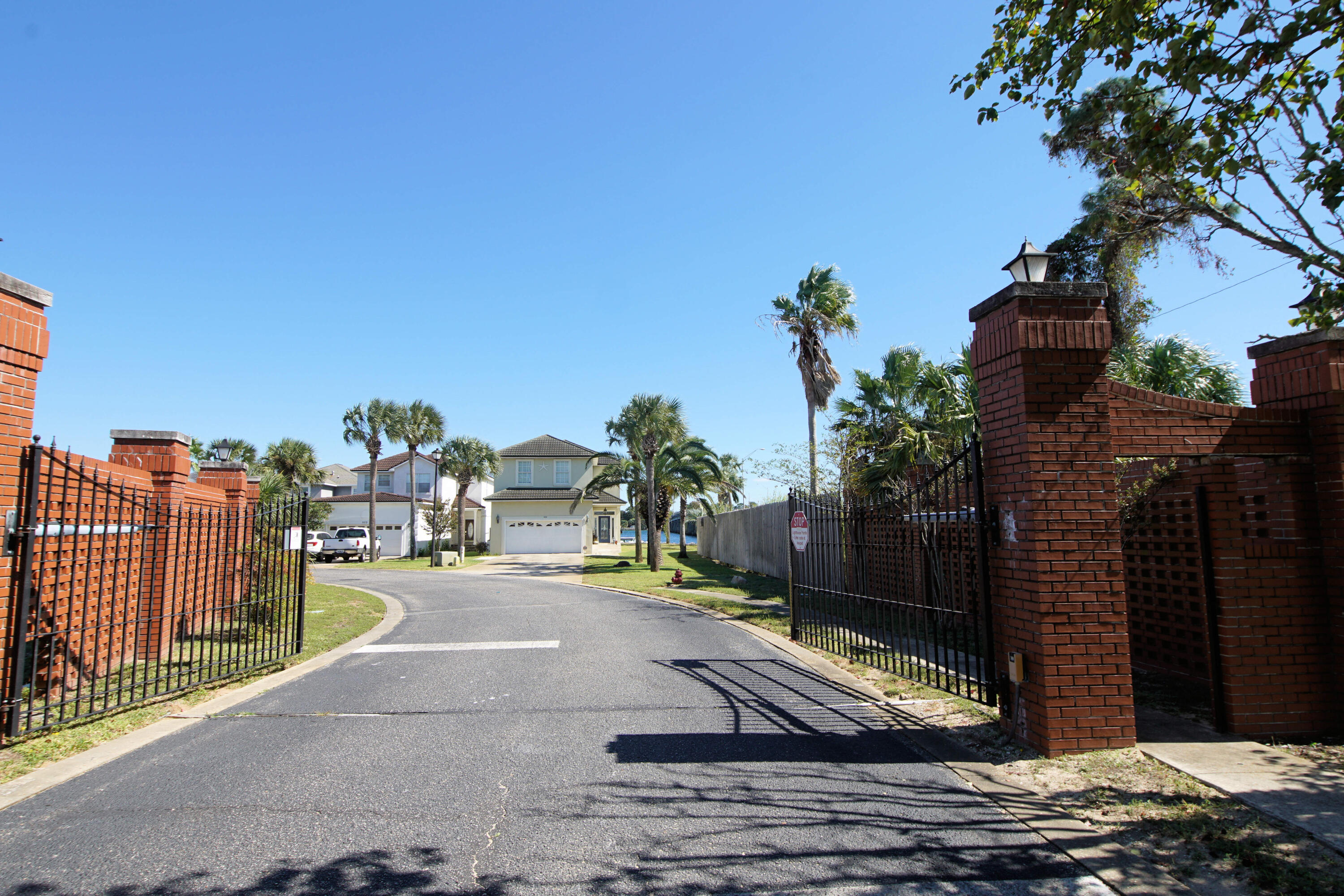 LIGHTHOUSE POINTE - Residential