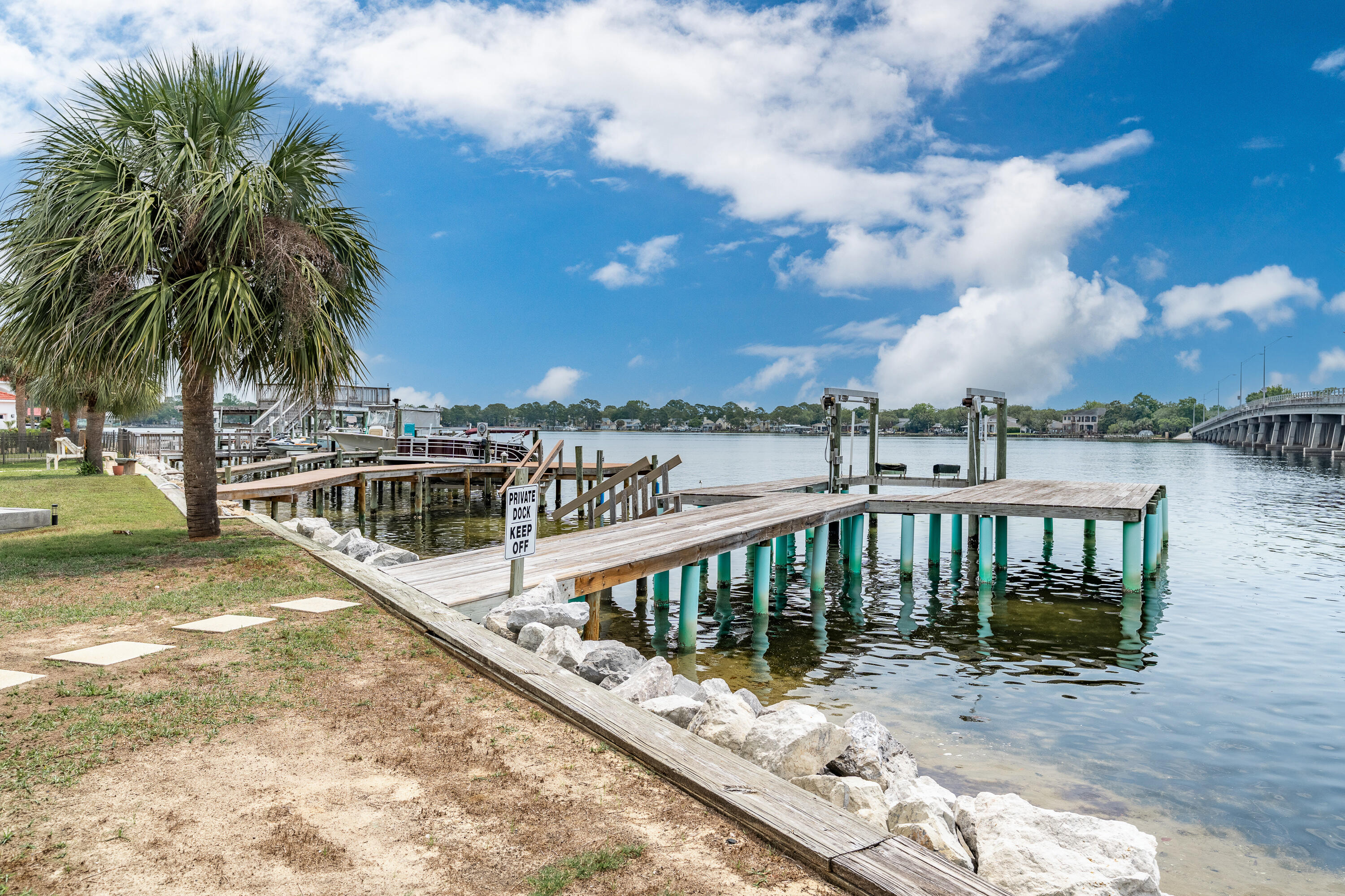 LIGHTHOUSE POINTE - Residential
