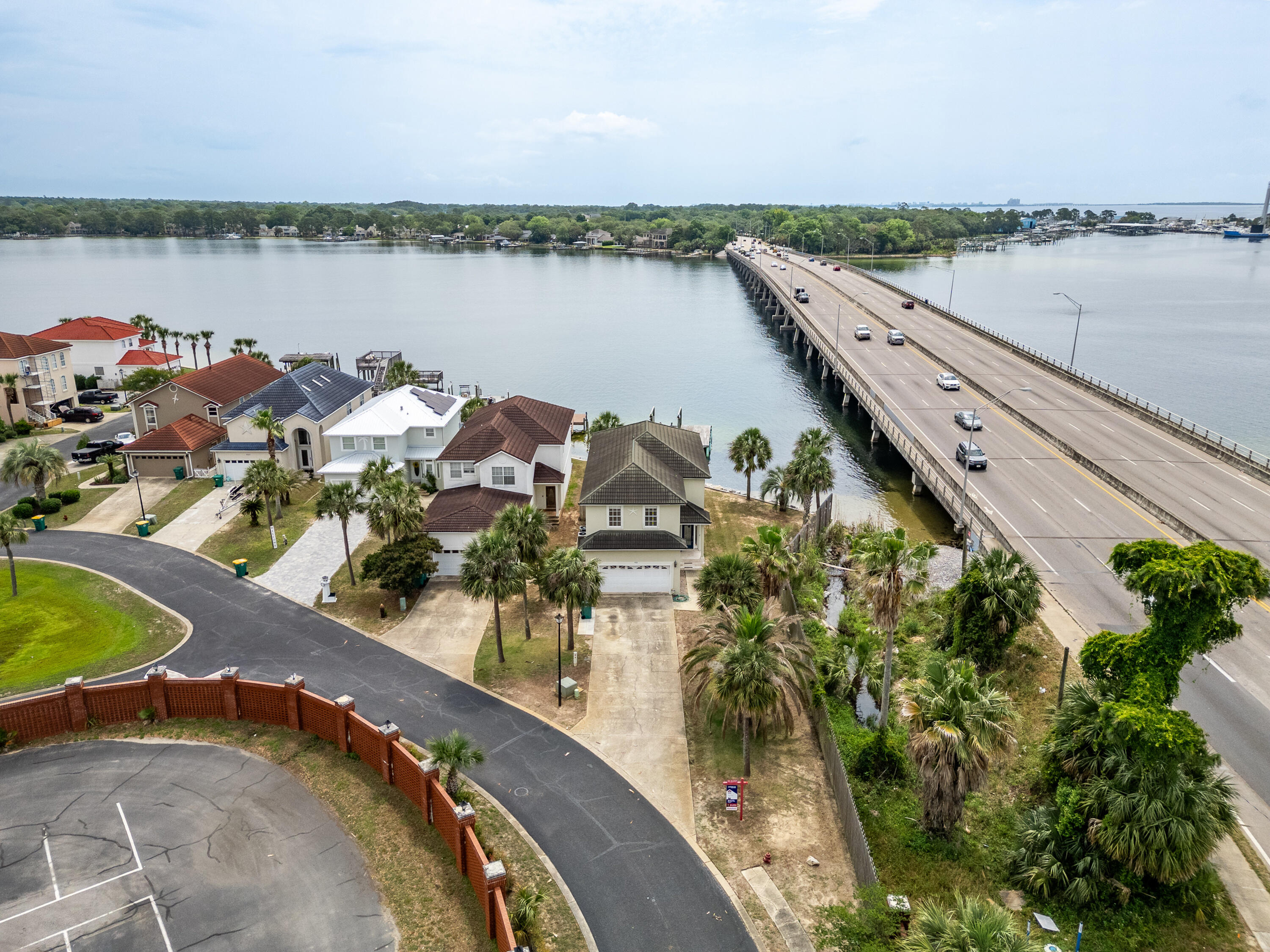 LIGHTHOUSE POINTE - Residential