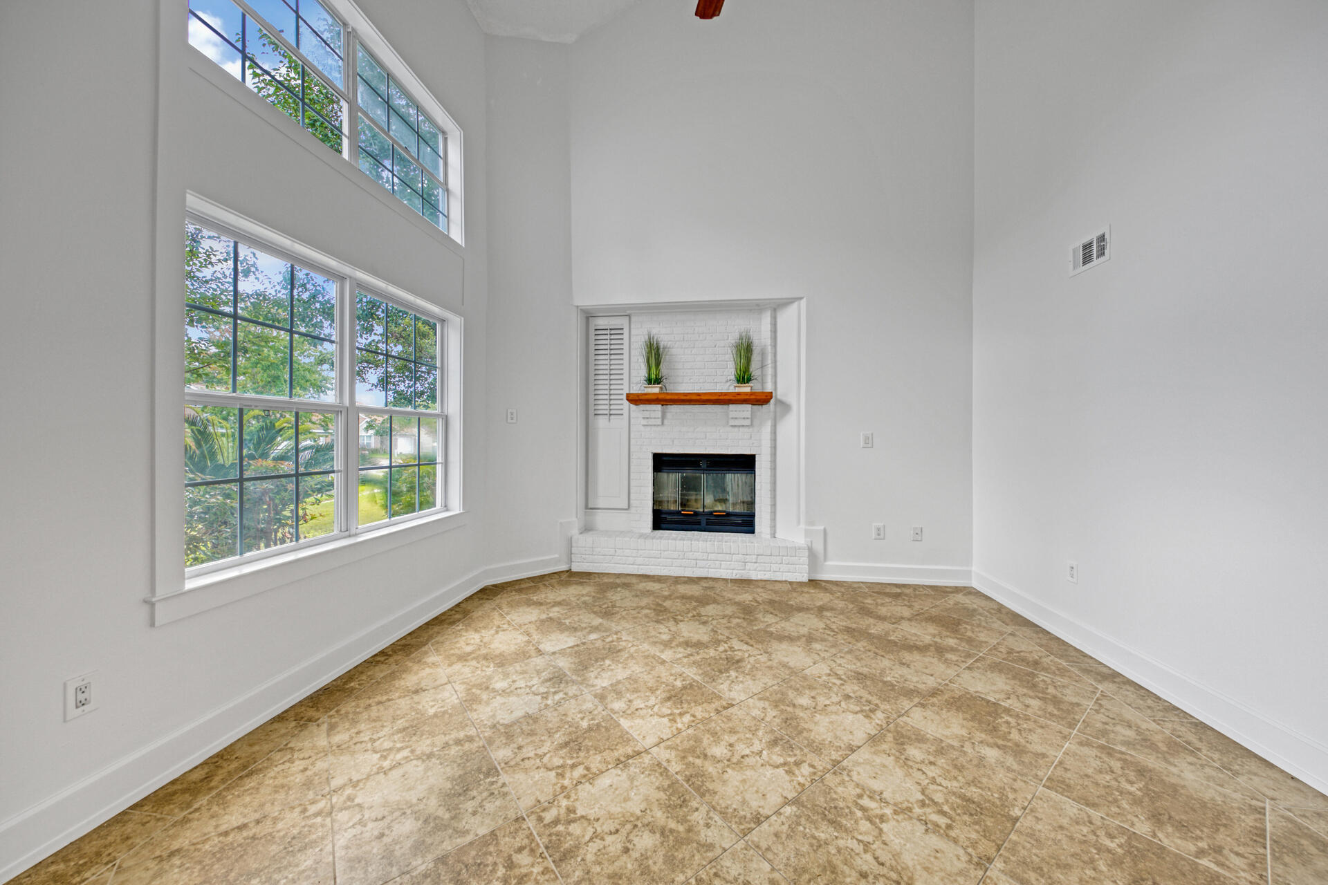 CANTERBURY WOODS - Residential