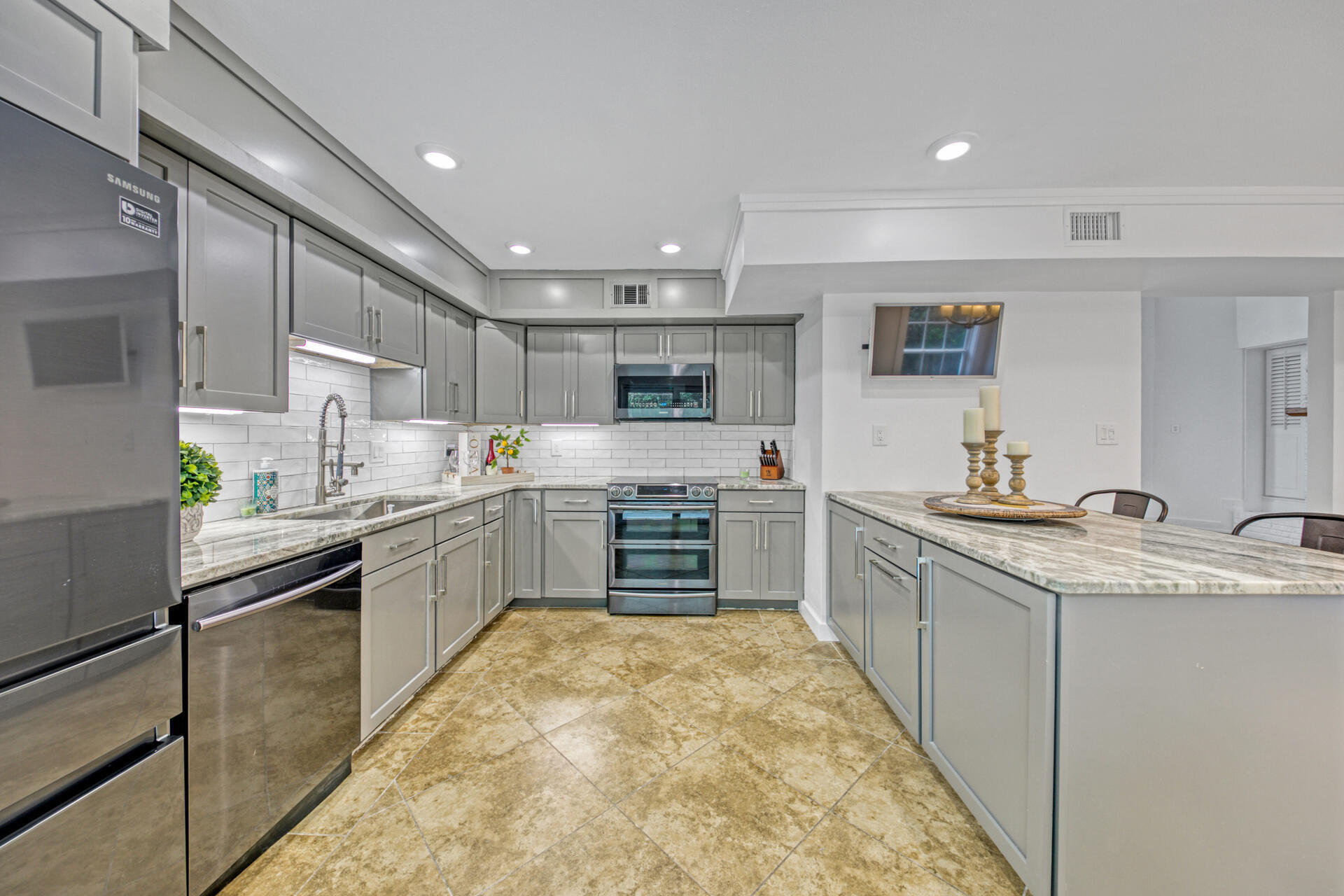 CANTERBURY WOODS - Residential