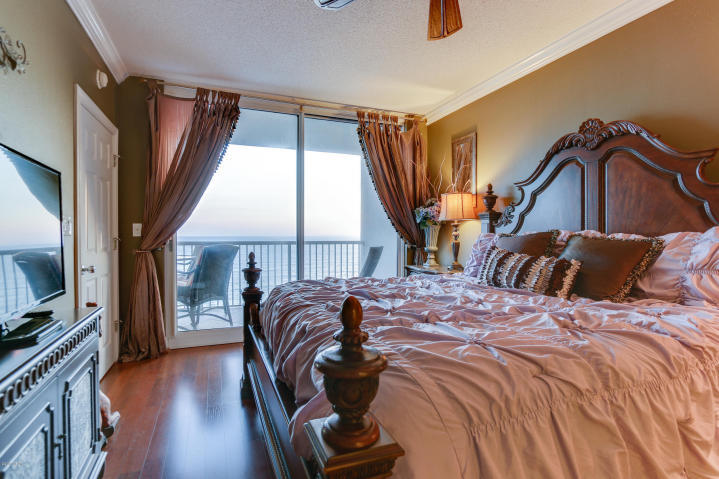 MAJESTIC BEACH TOWERS II - Residential