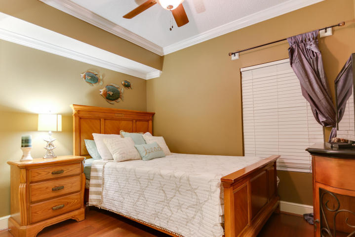 MAJESTIC BEACH TOWERS II - Residential