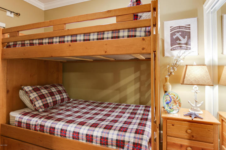 MAJESTIC BEACH TOWERS II - Residential