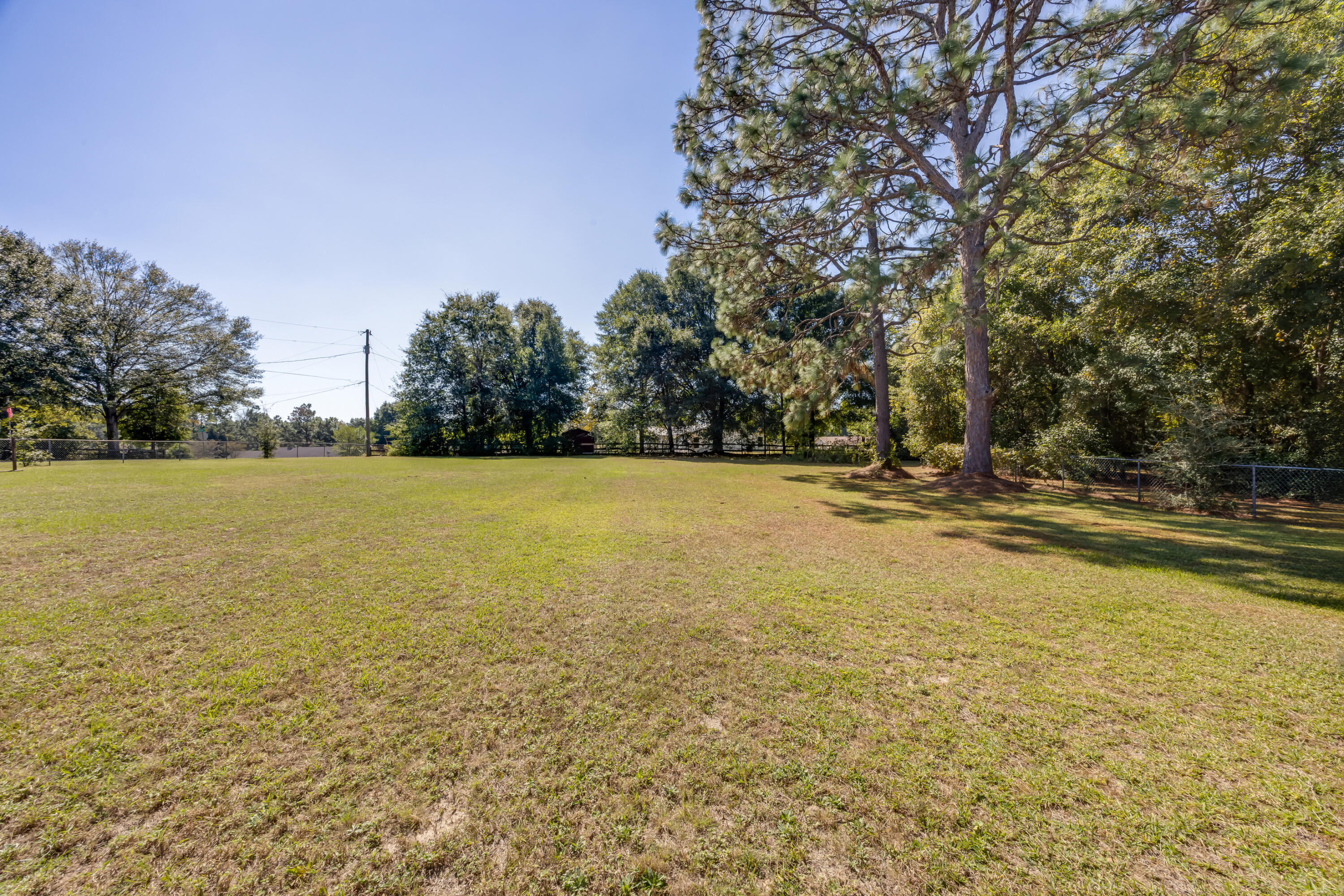 WHISPERING LAKE - Residential